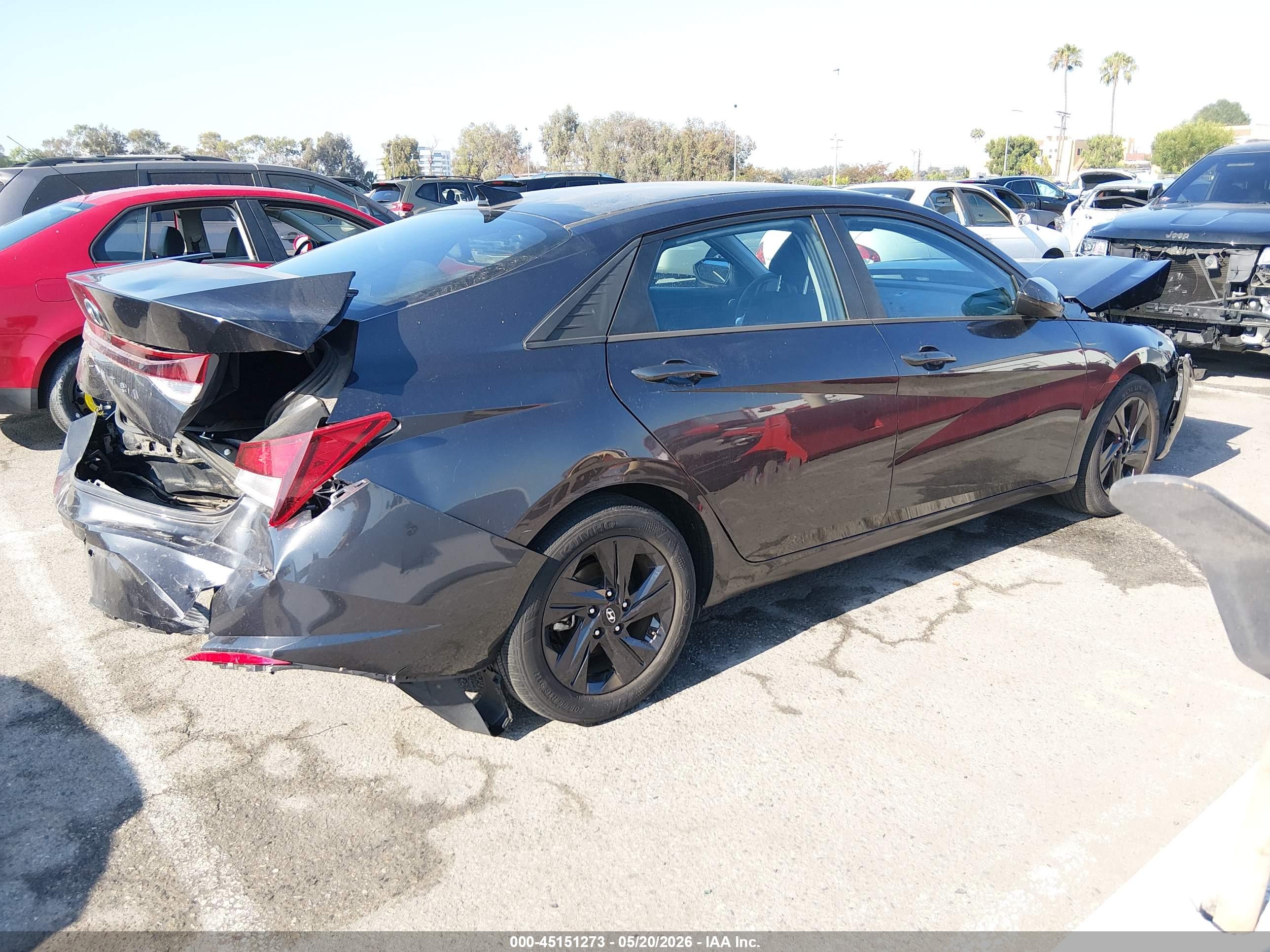 HYUNDAI ELANTRA image 4