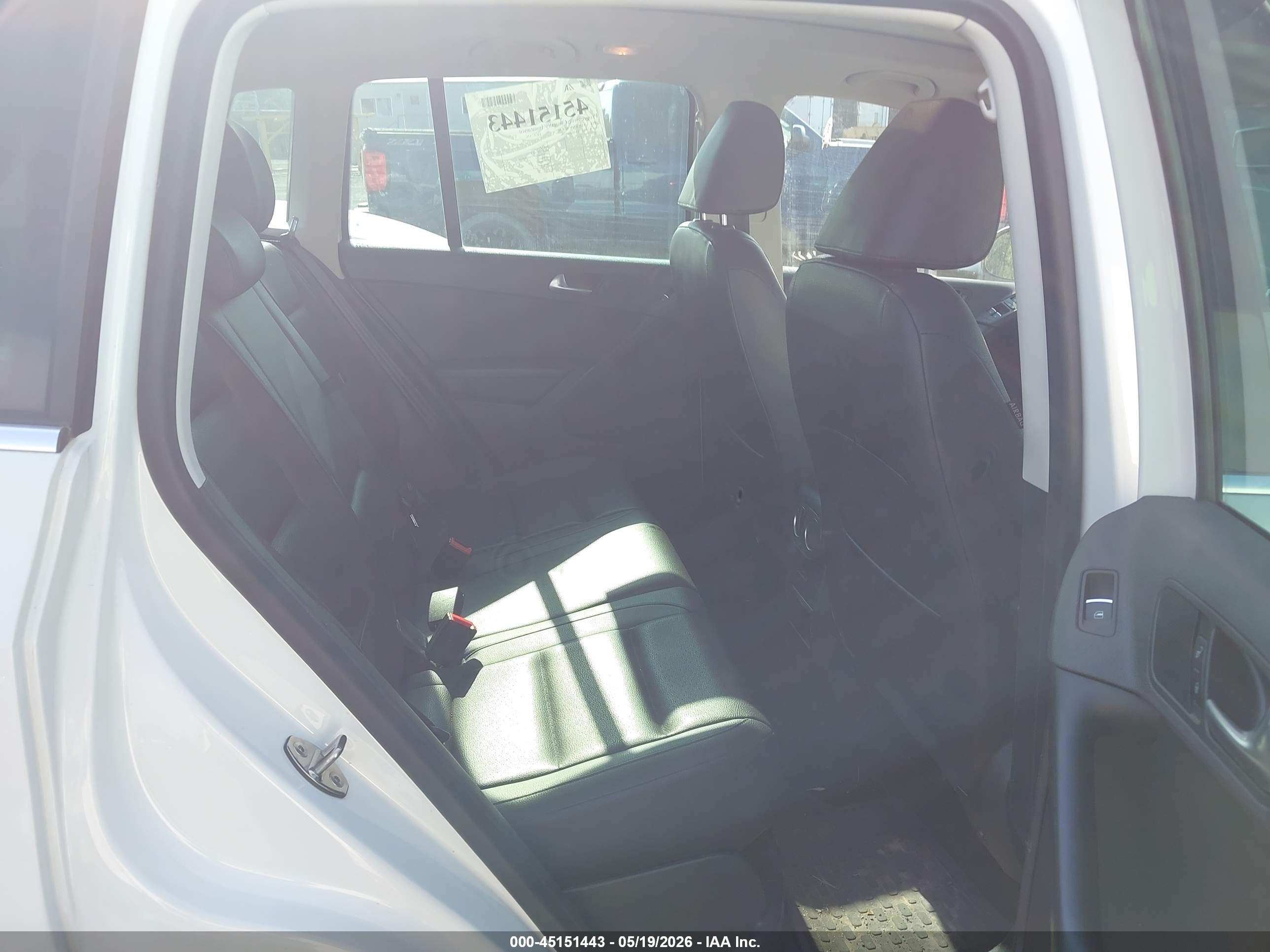 VOLKSWAGEN TIGUAN image 8