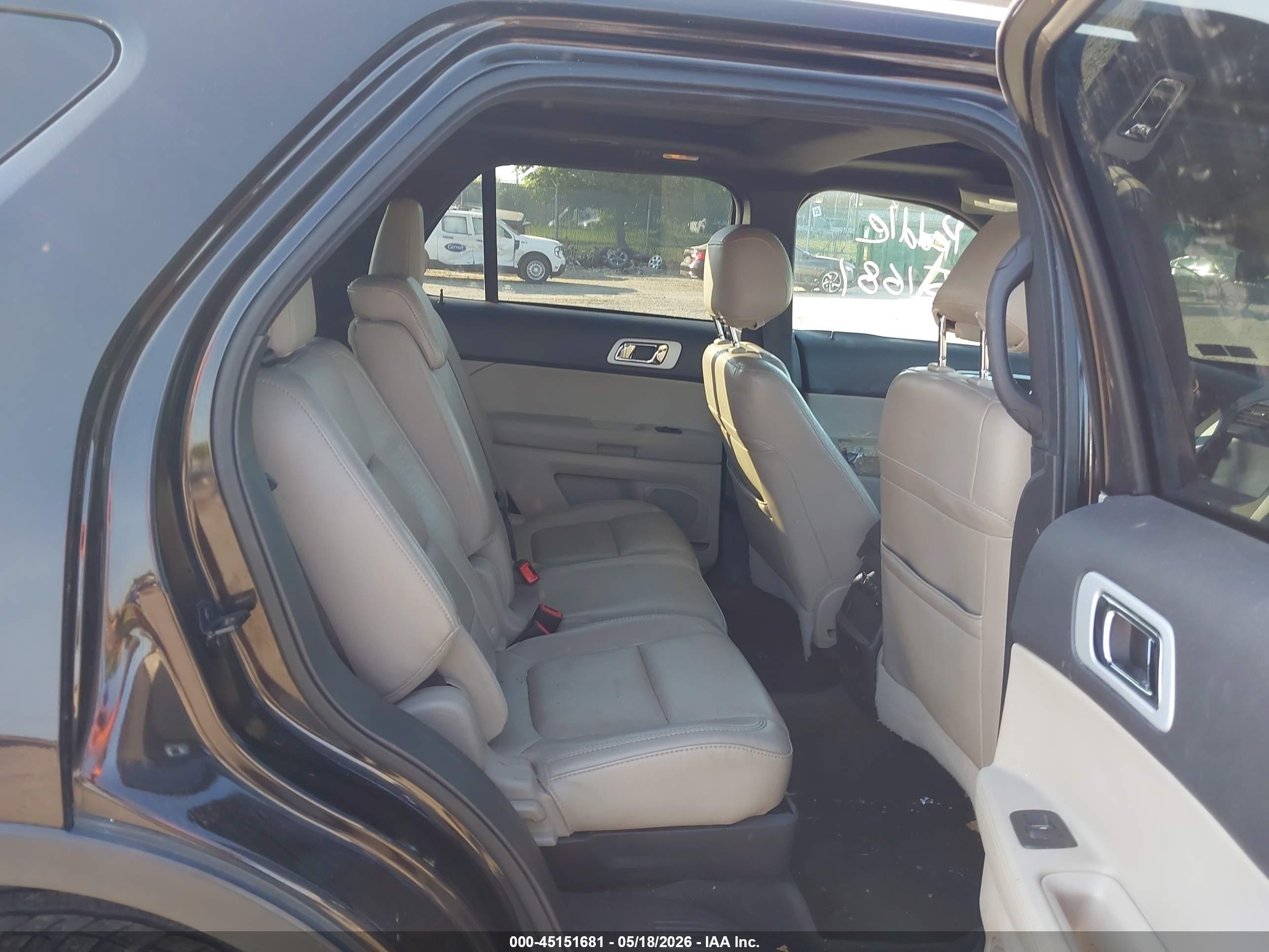 FORD EXPLORER image 8