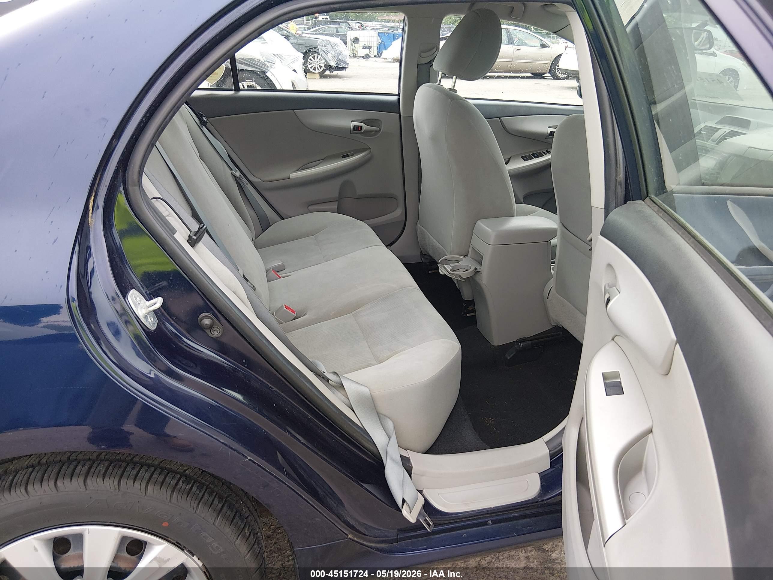 TOYOTA COROLLA image 8