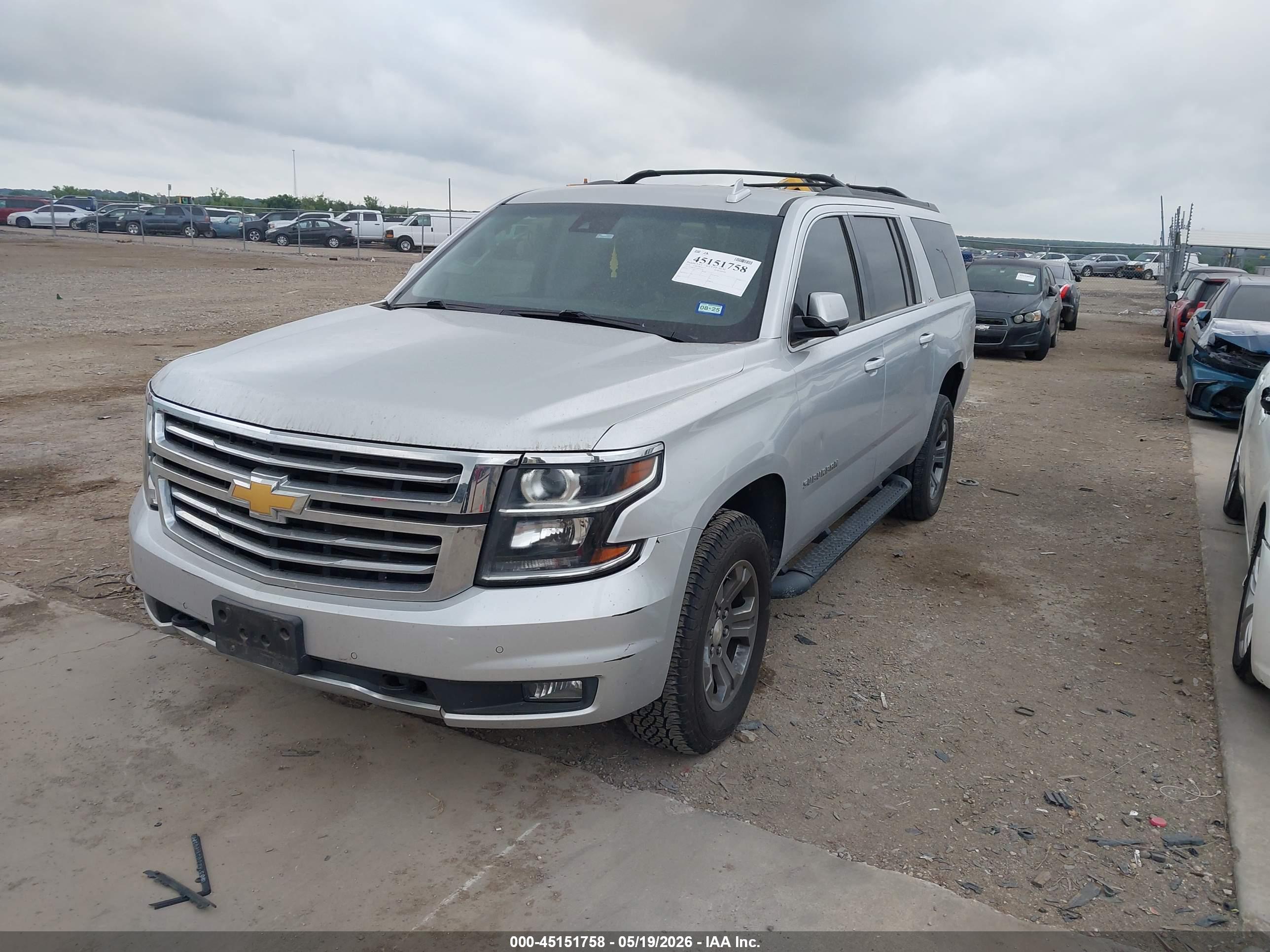 CHEVROLET SUBURBAN image 2
