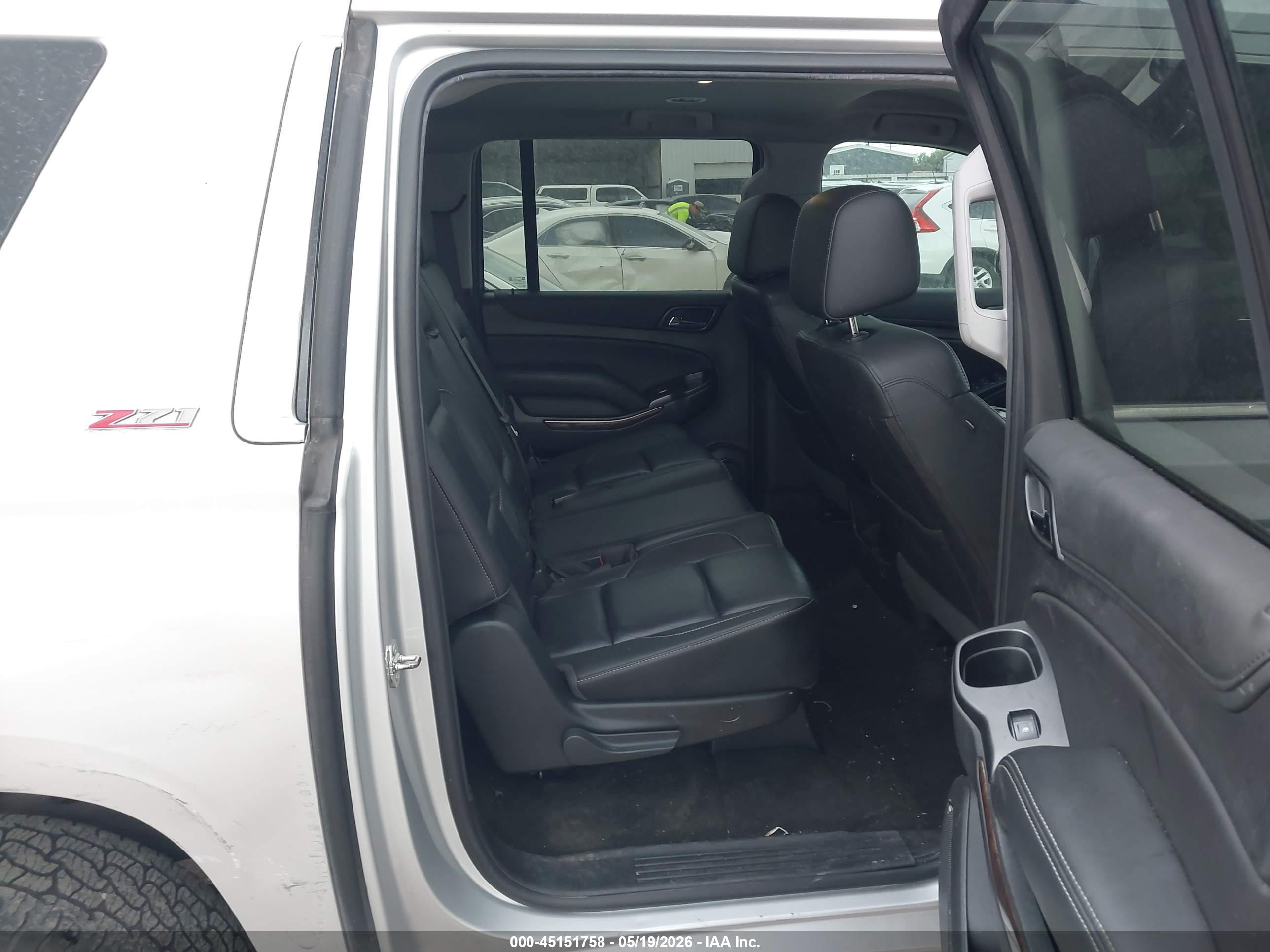 CHEVROLET SUBURBAN image 8