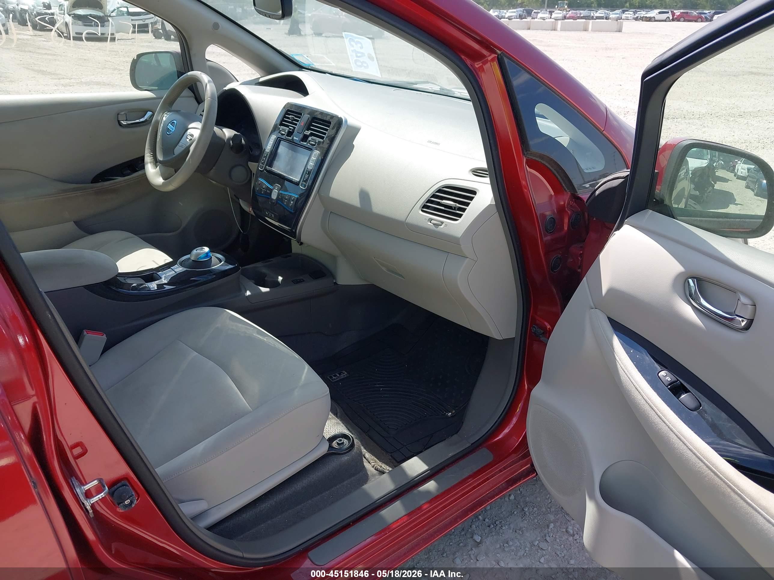 NISSAN LEAF image 5