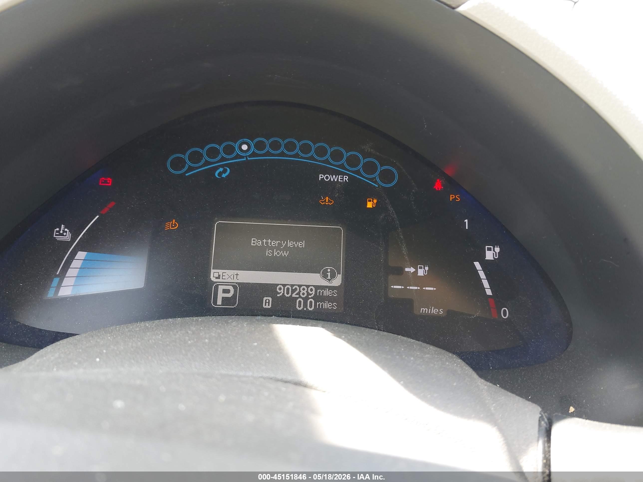 NISSAN LEAF image 7