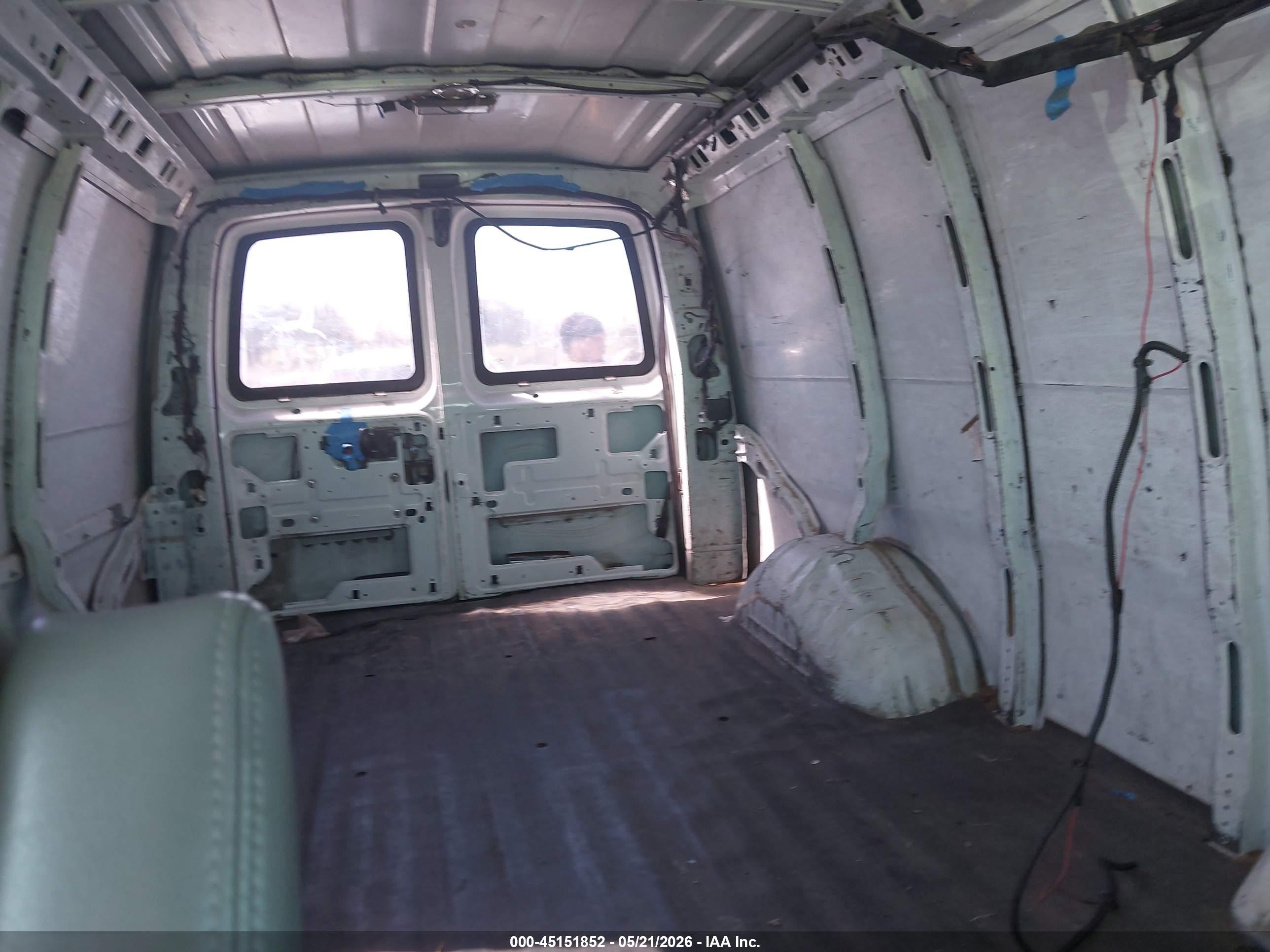 CHEVROLET EXPRESS image 8