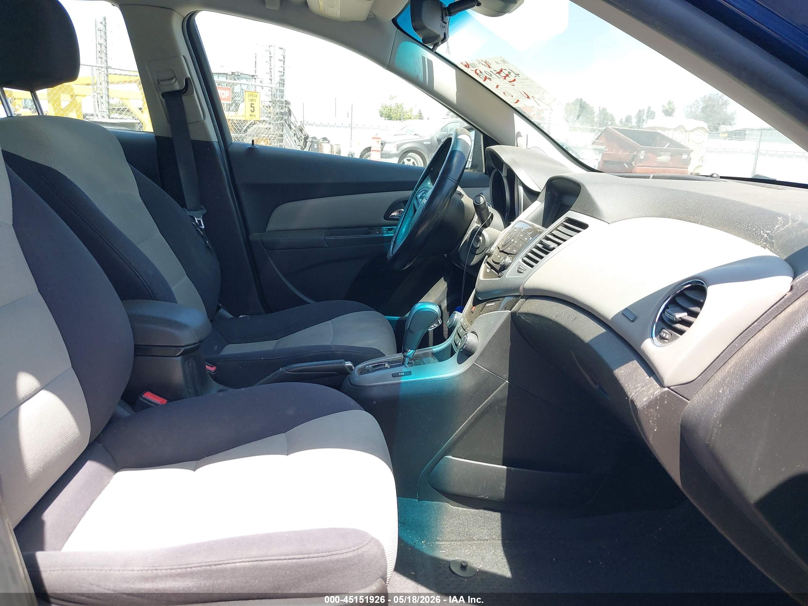 CHEVROLET CRUZE image 5