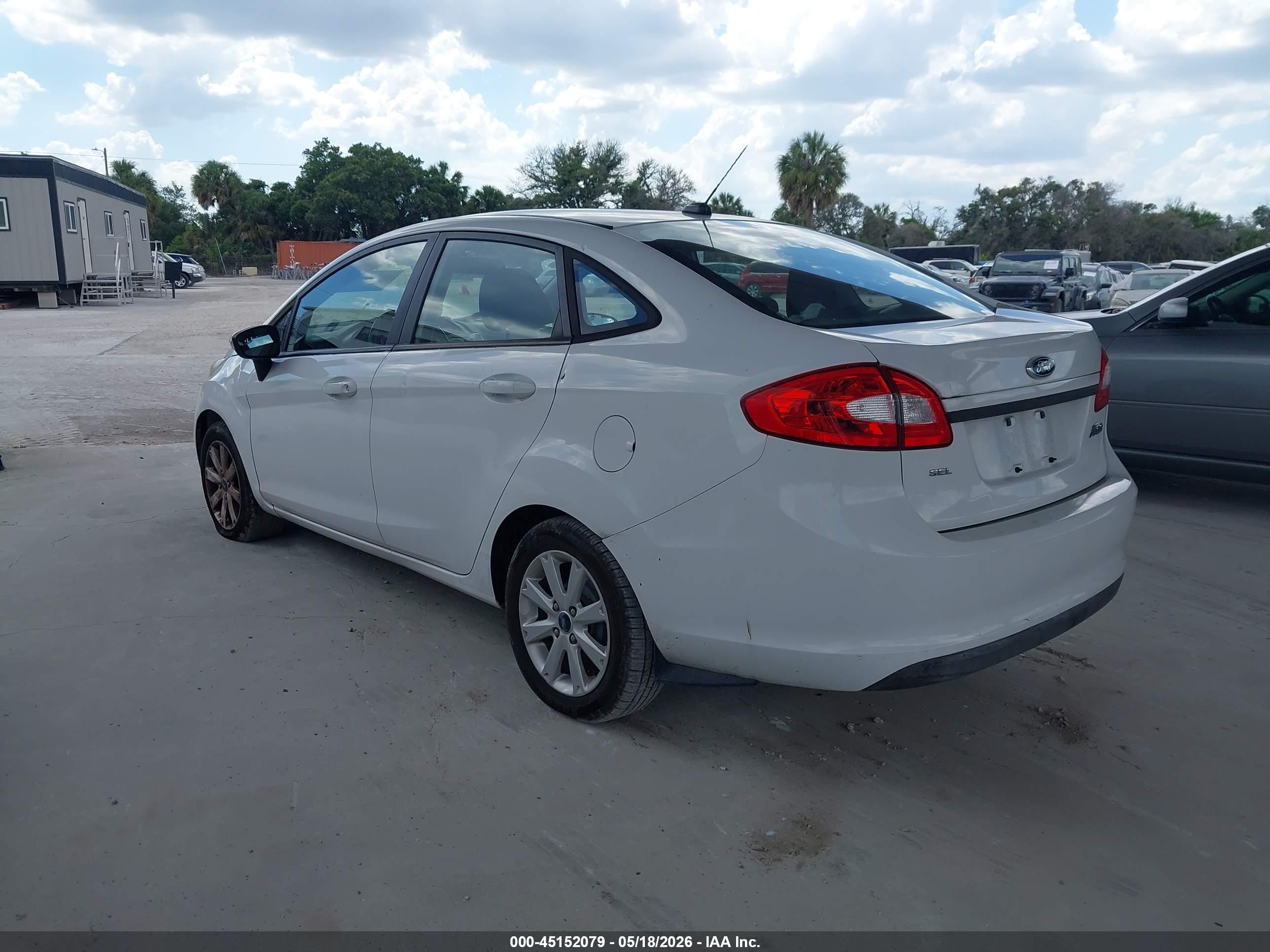 FORD FIESTA image 3