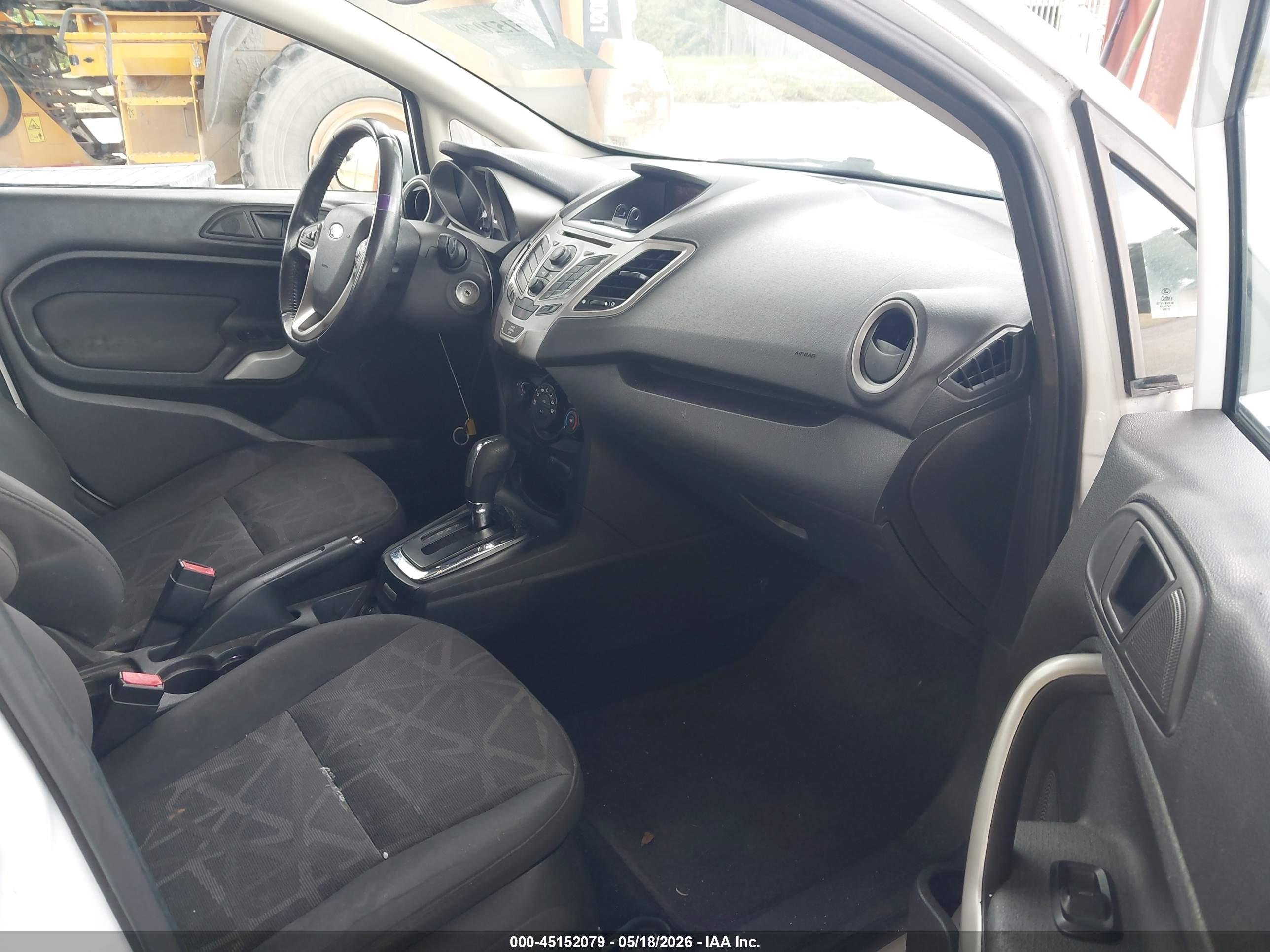 FORD FIESTA image 5