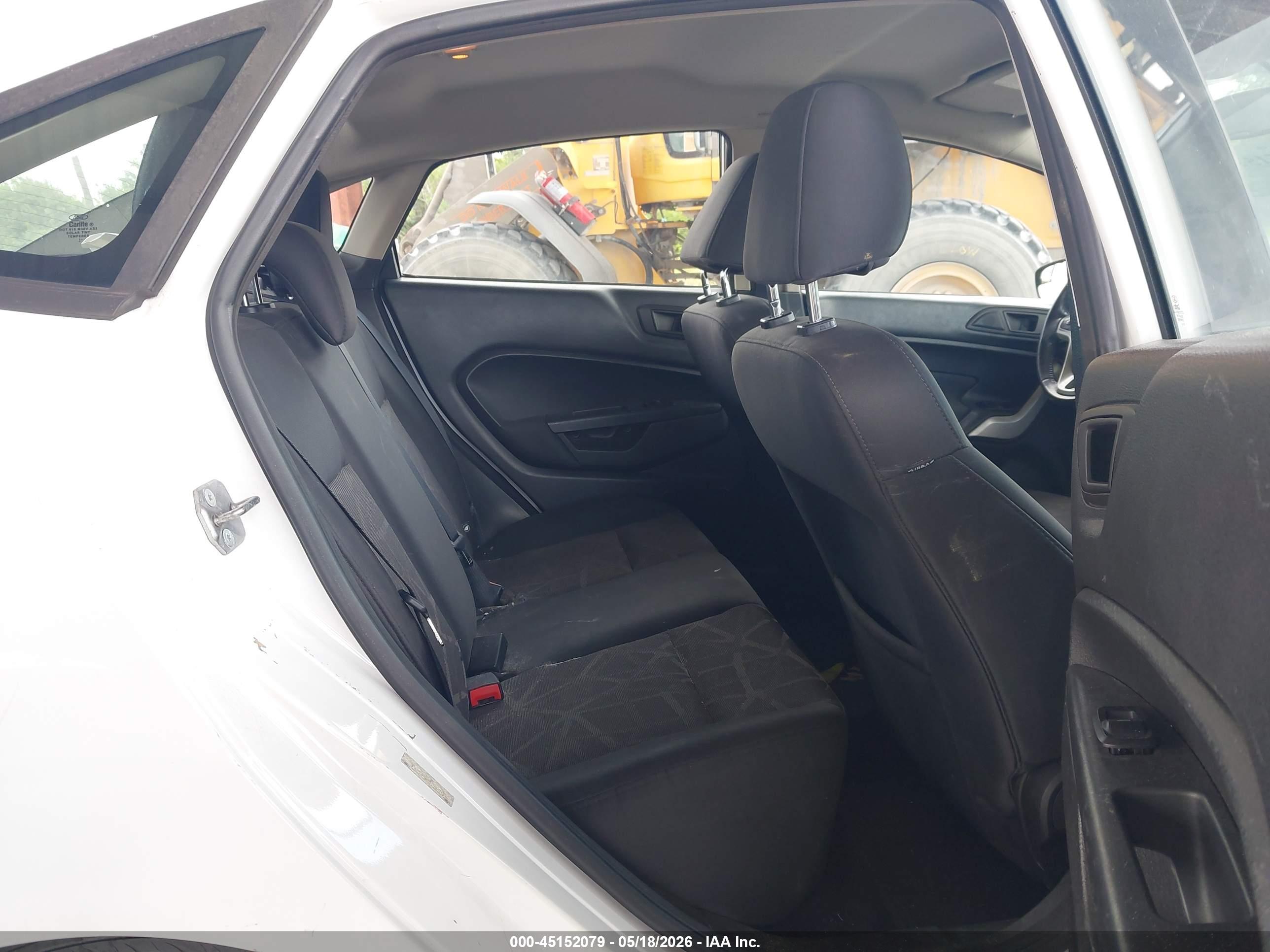 FORD FIESTA image 8