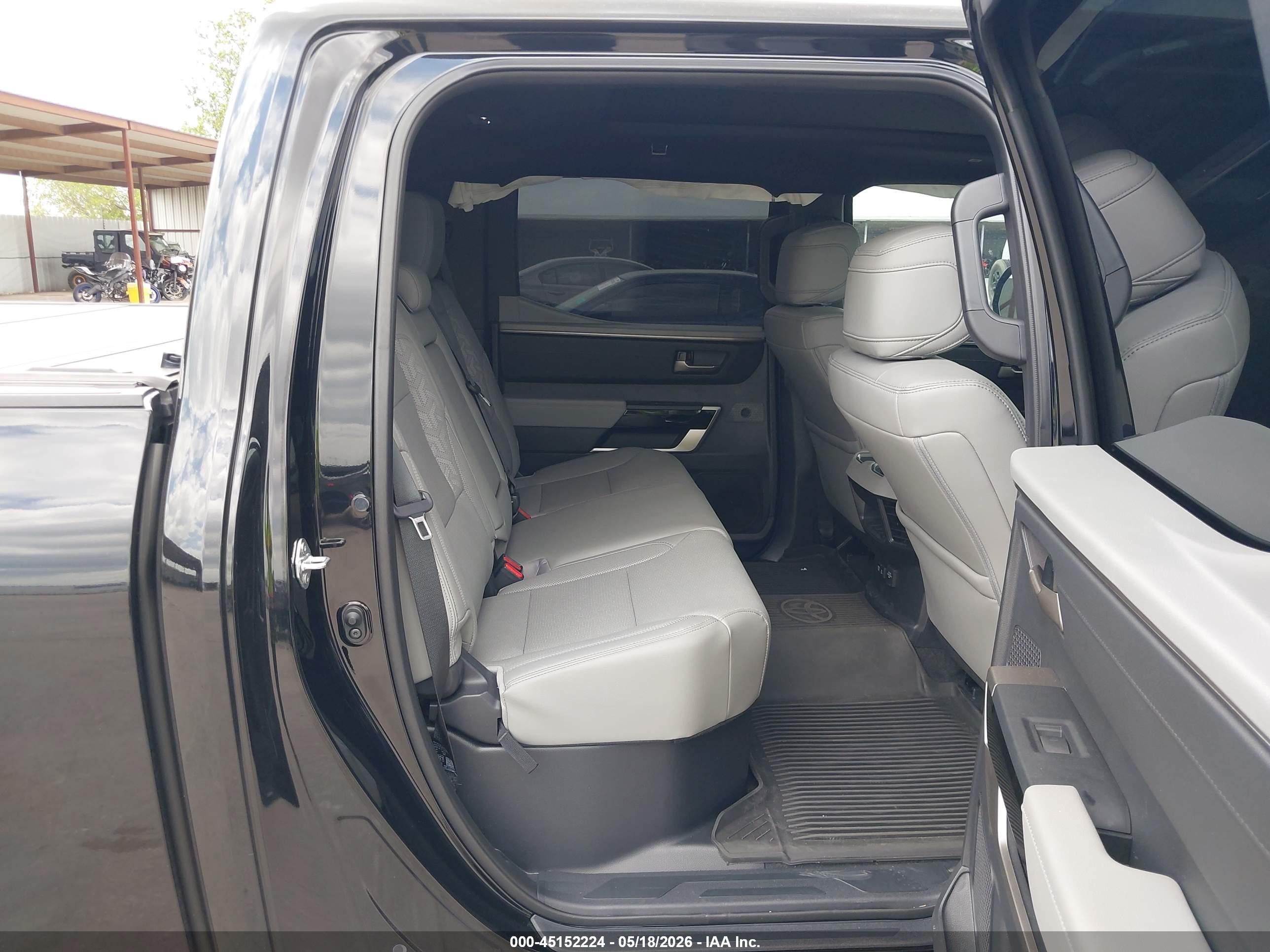 TOYOTA TUNDRA image 8