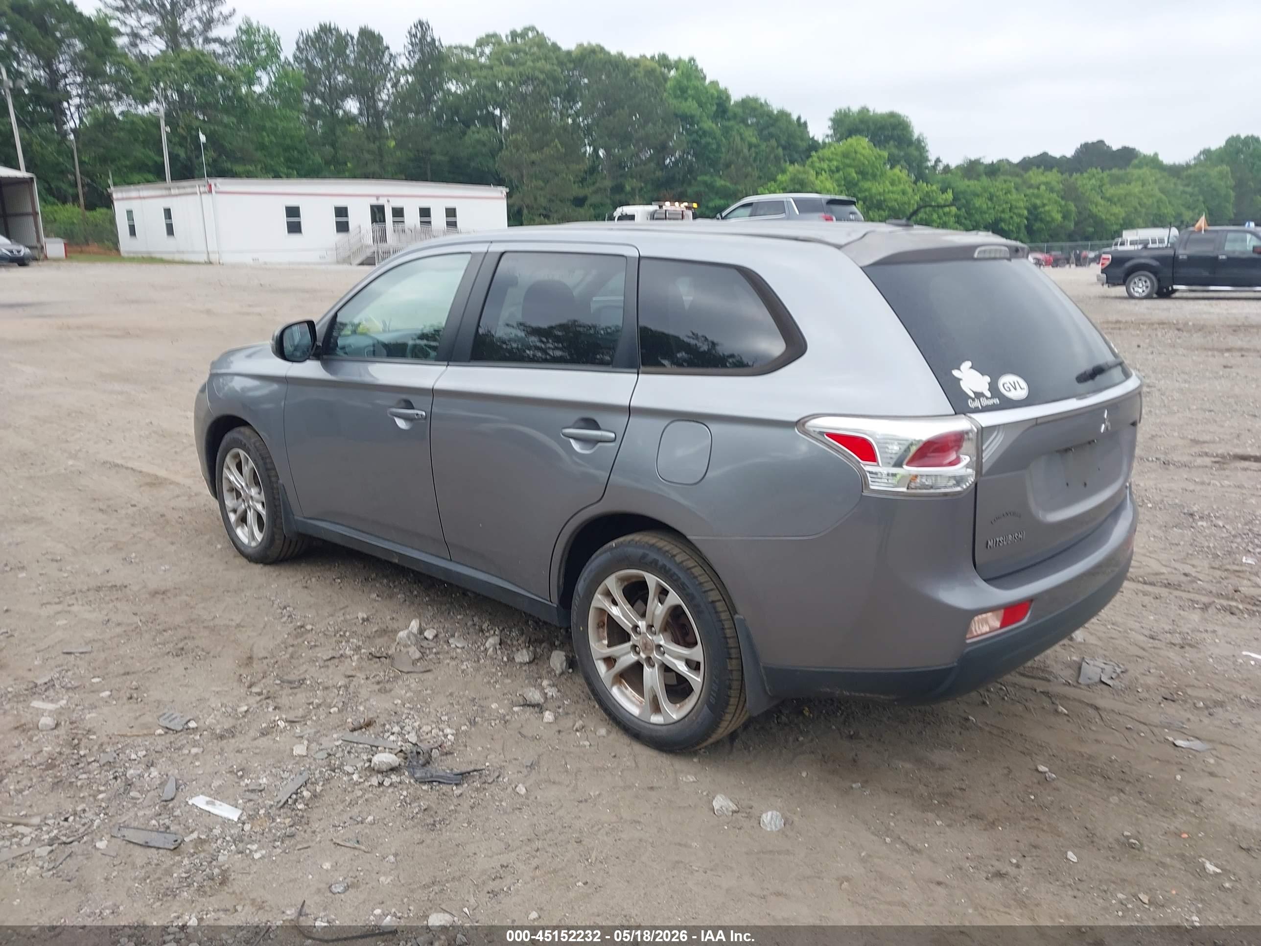 MITSUBISHI OUTLANDER image 3