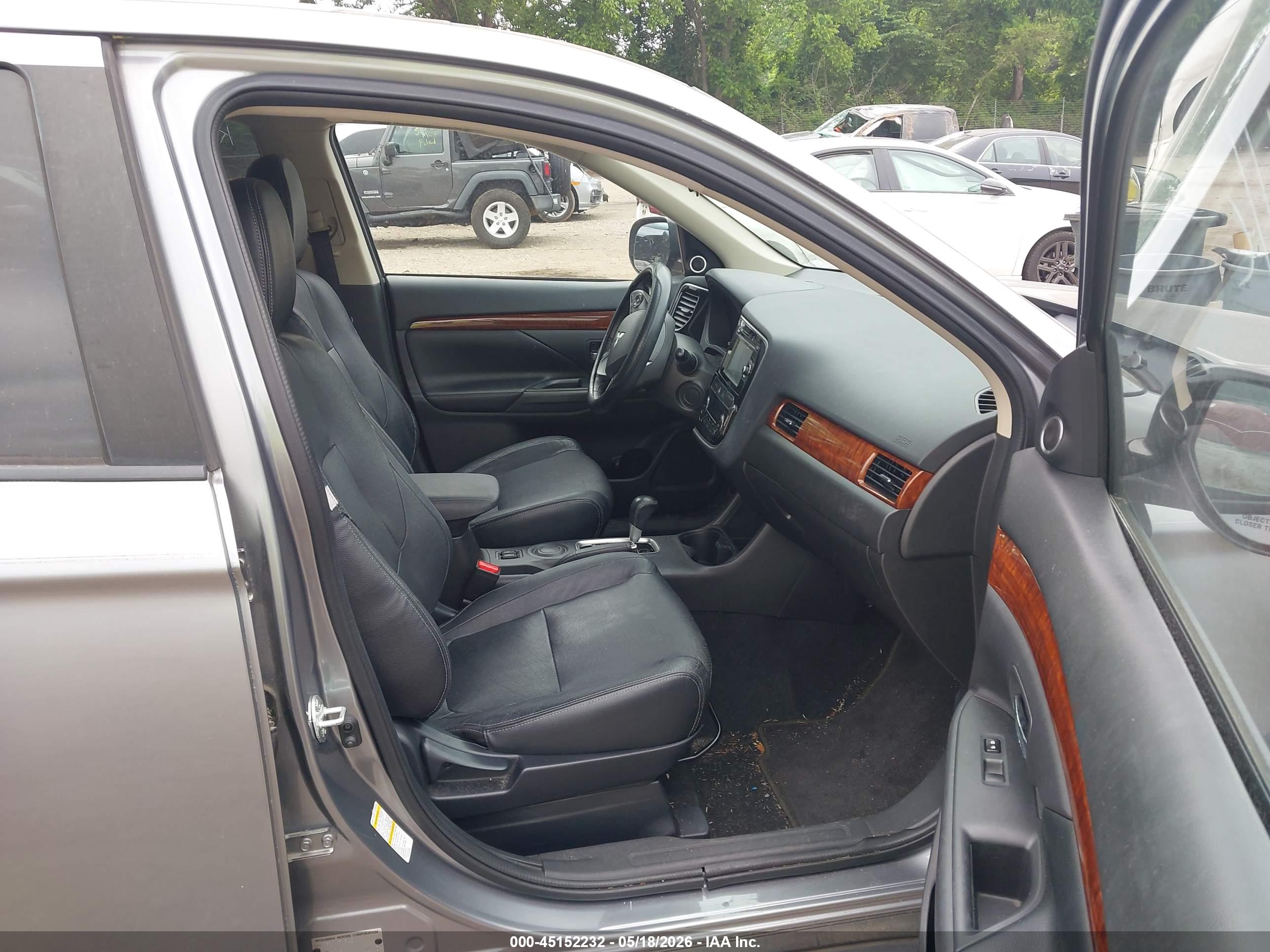 MITSUBISHI OUTLANDER image 5