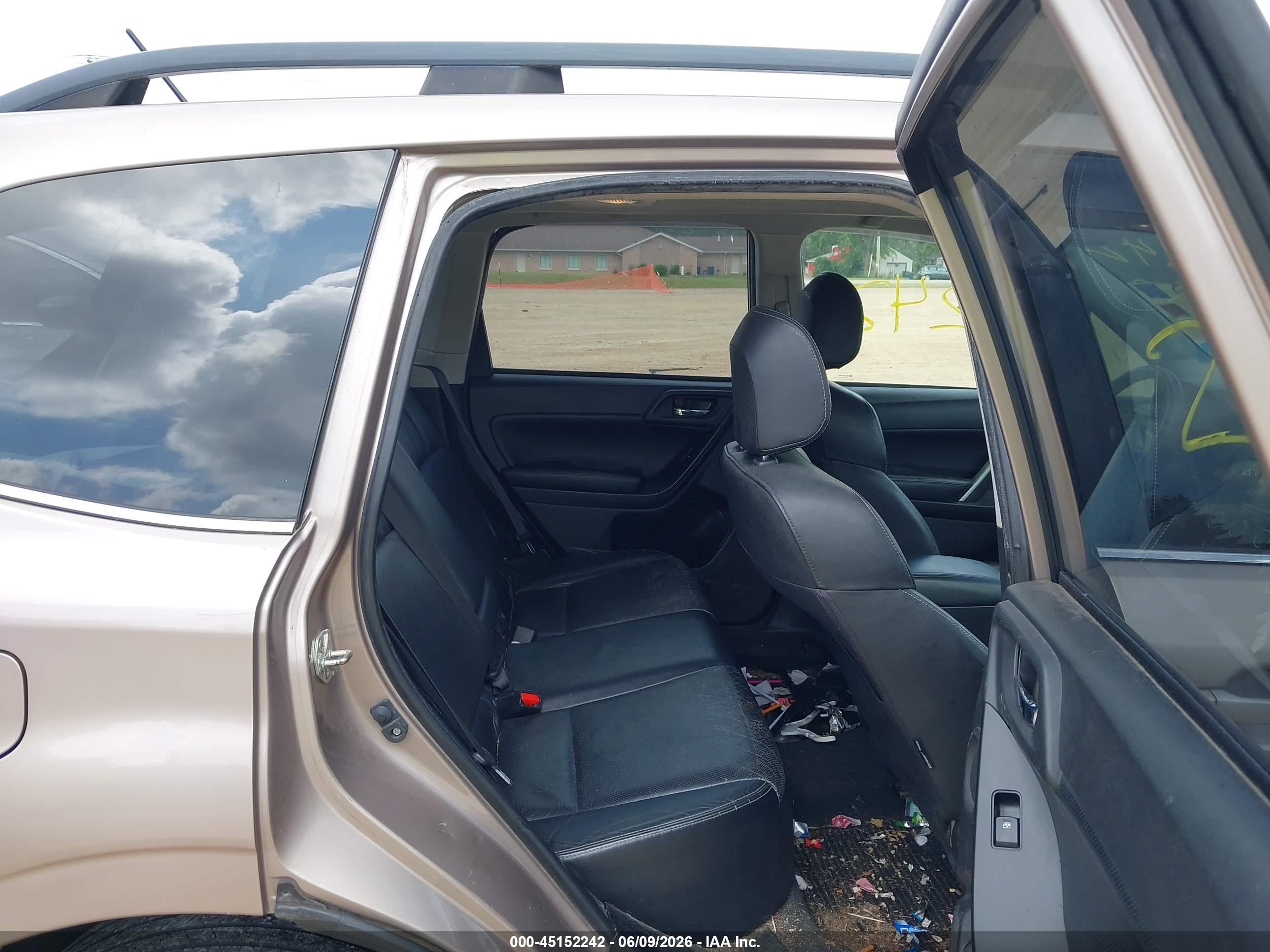 SUBARU FORESTER image 8