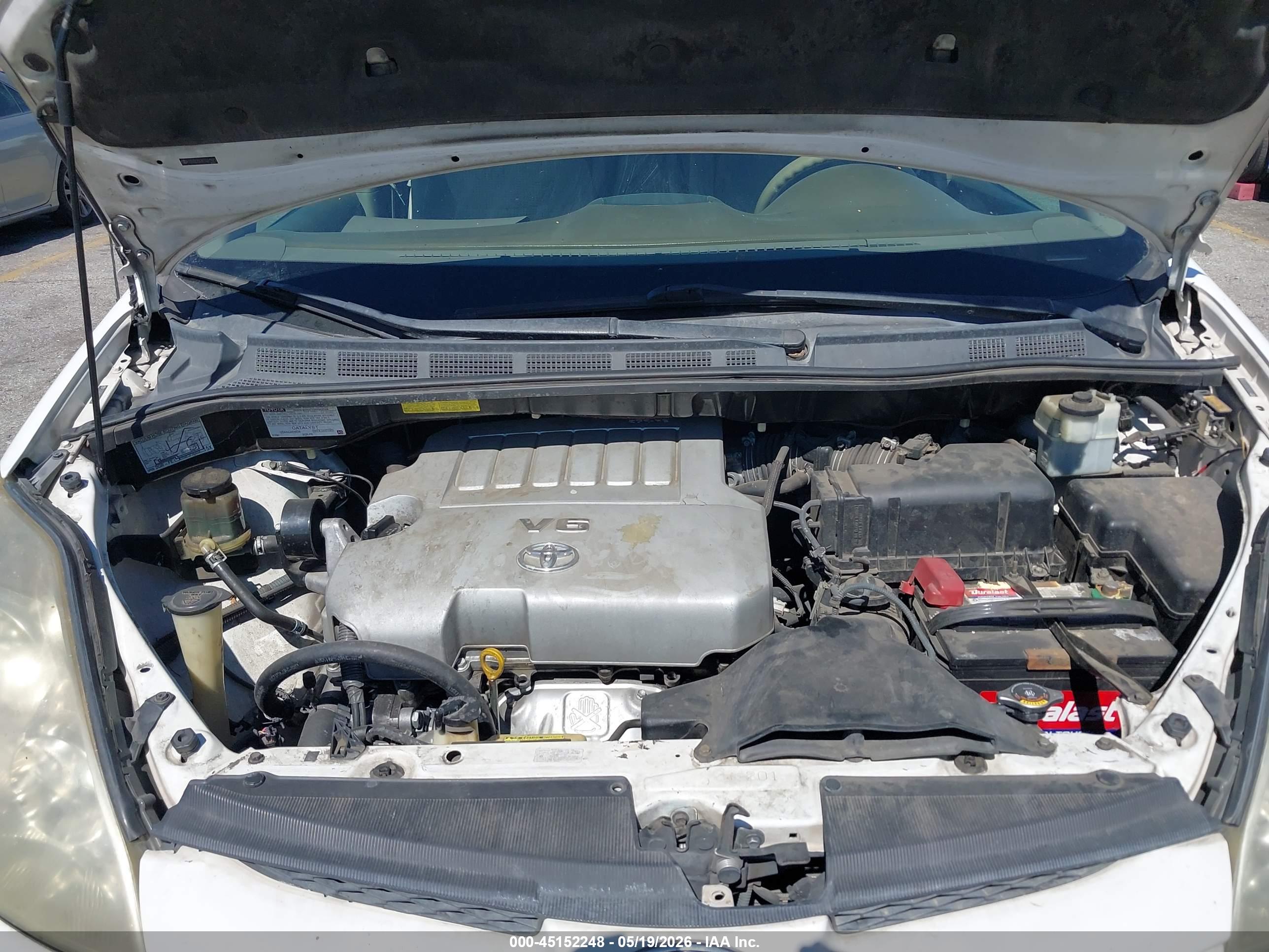 TOYOTA SIENNA image 10