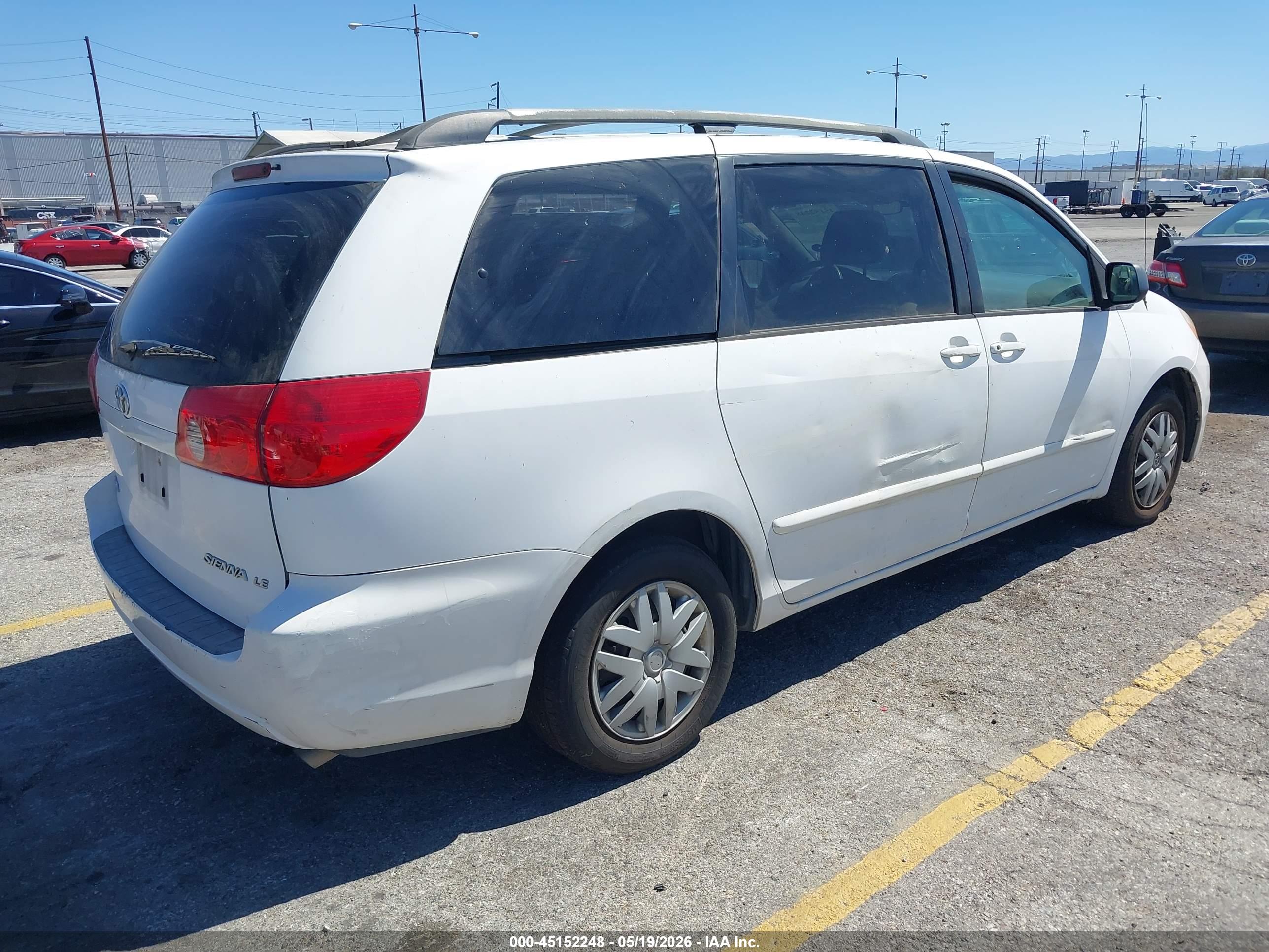 TOYOTA SIENNA image 4