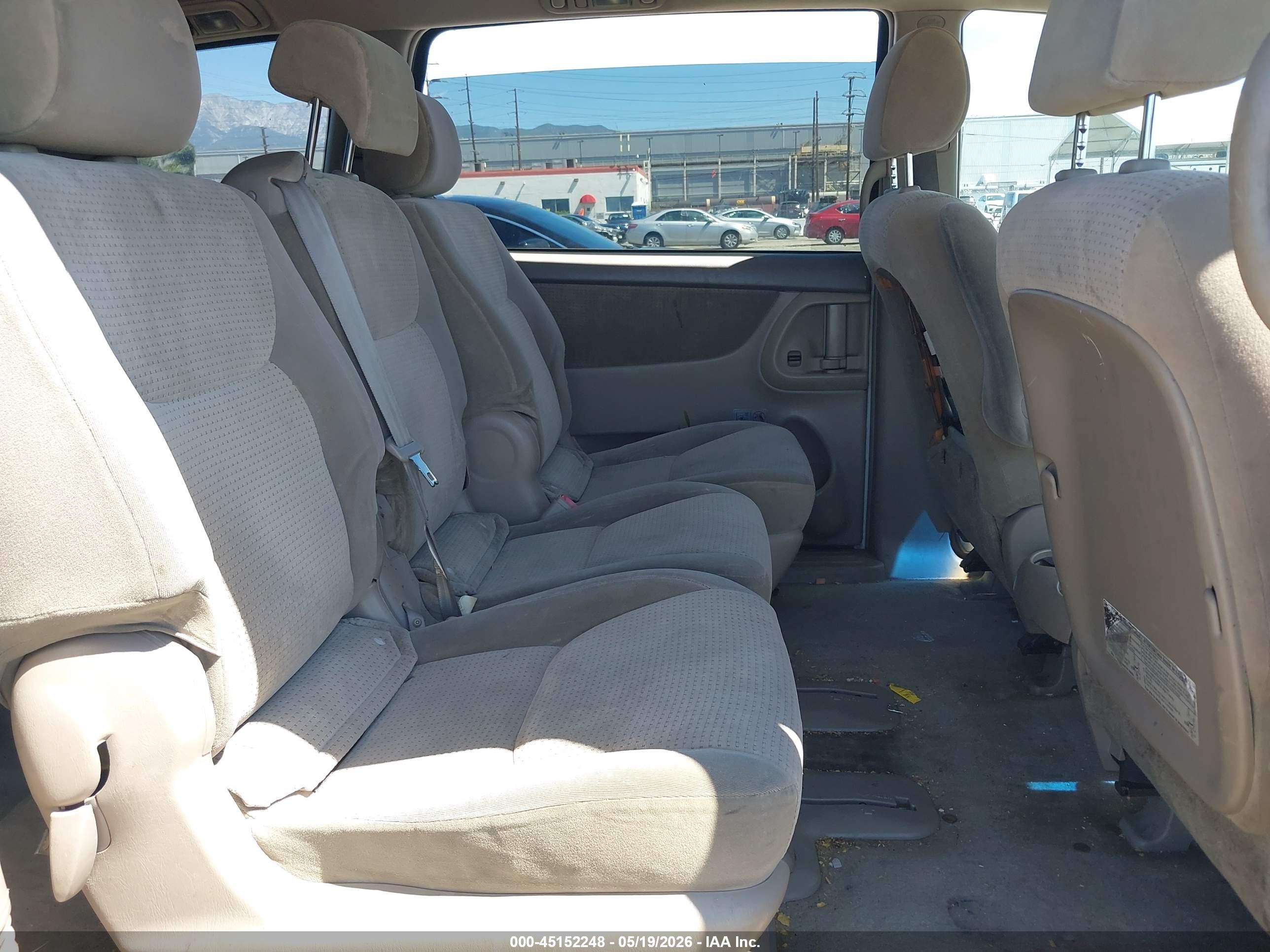TOYOTA SIENNA image 8