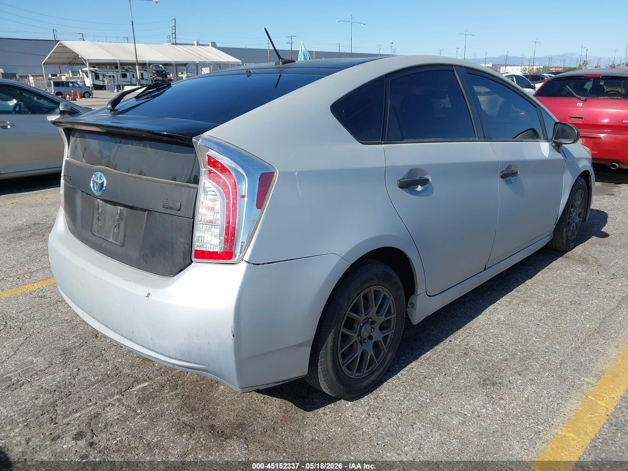 TOYOTA PRIUS image 4