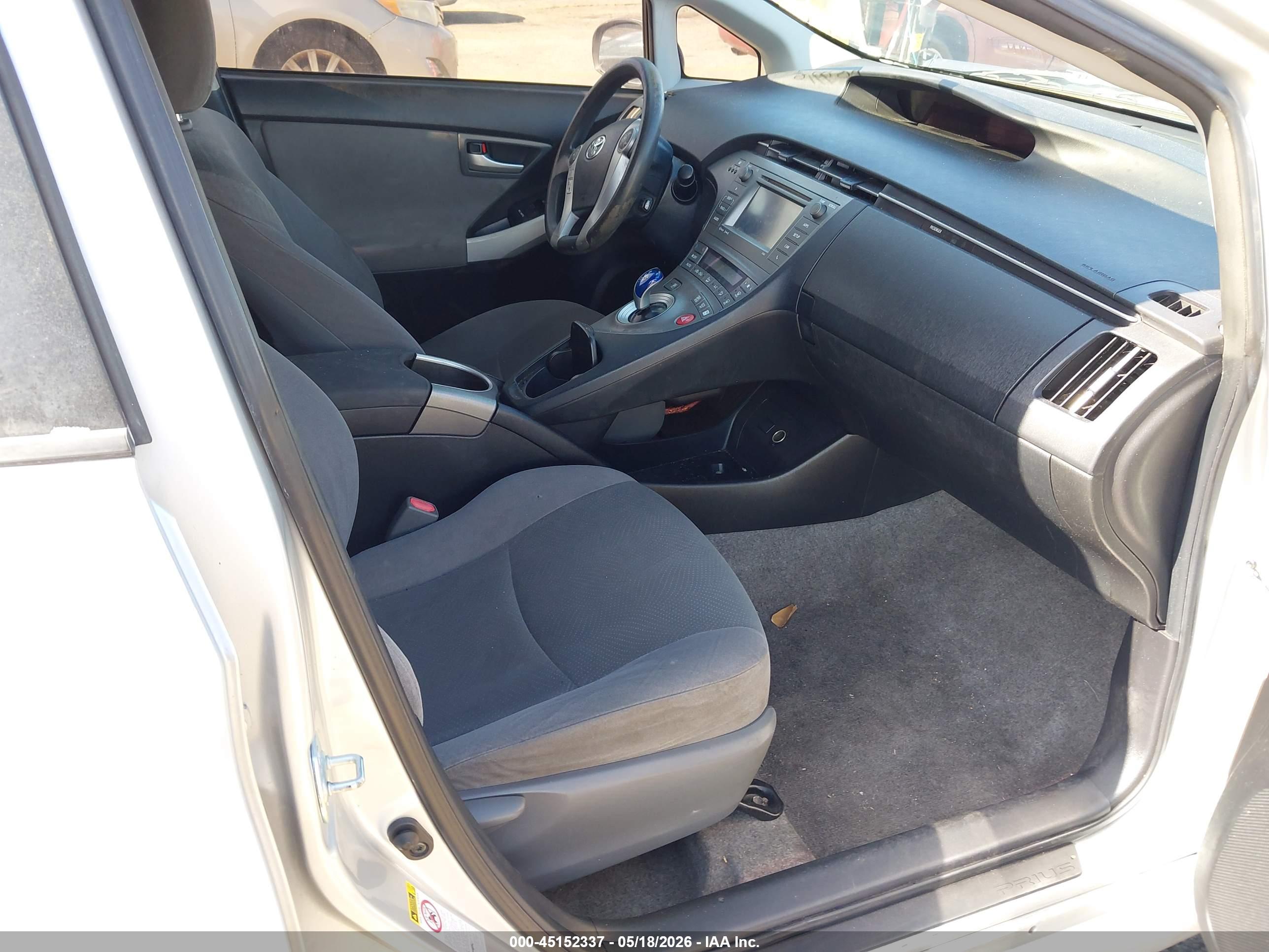 TOYOTA PRIUS image 5