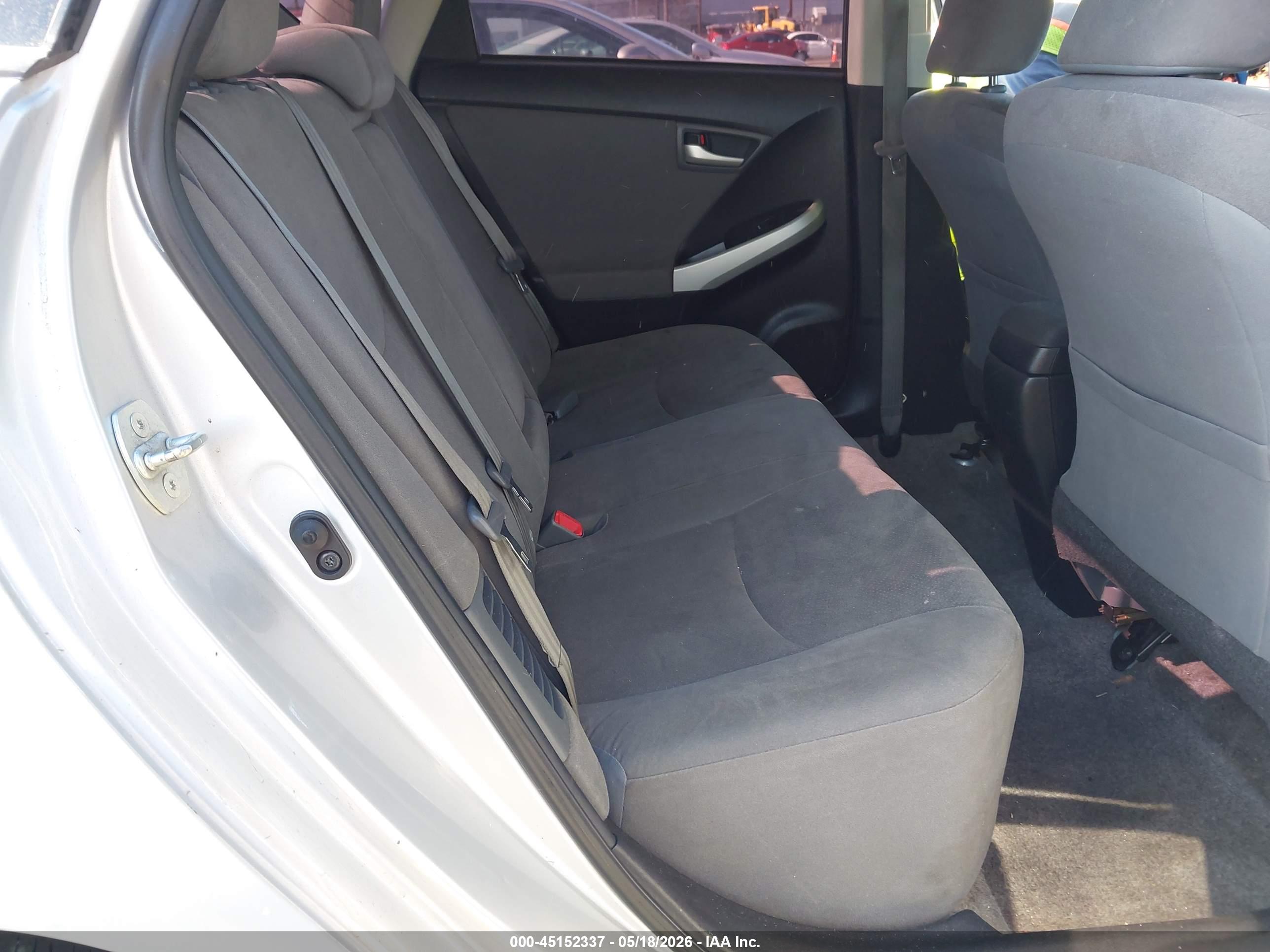 TOYOTA PRIUS image 8