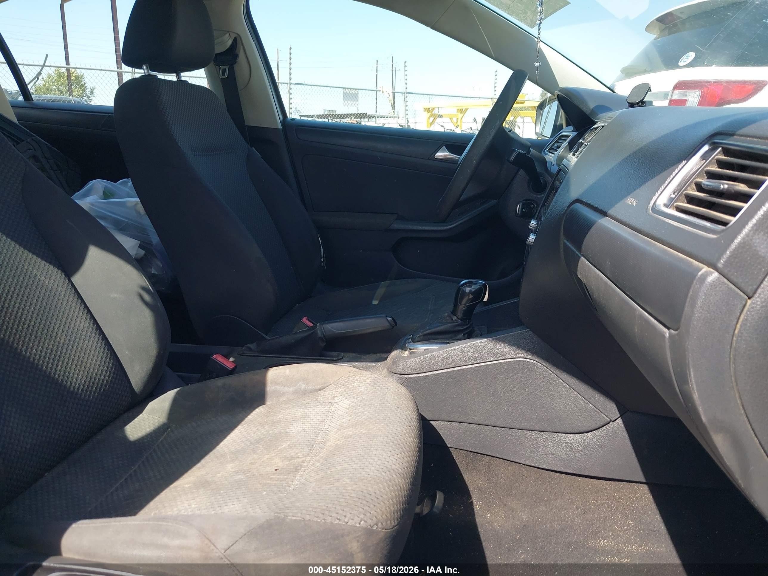 VOLKSWAGEN JETTA image 5
