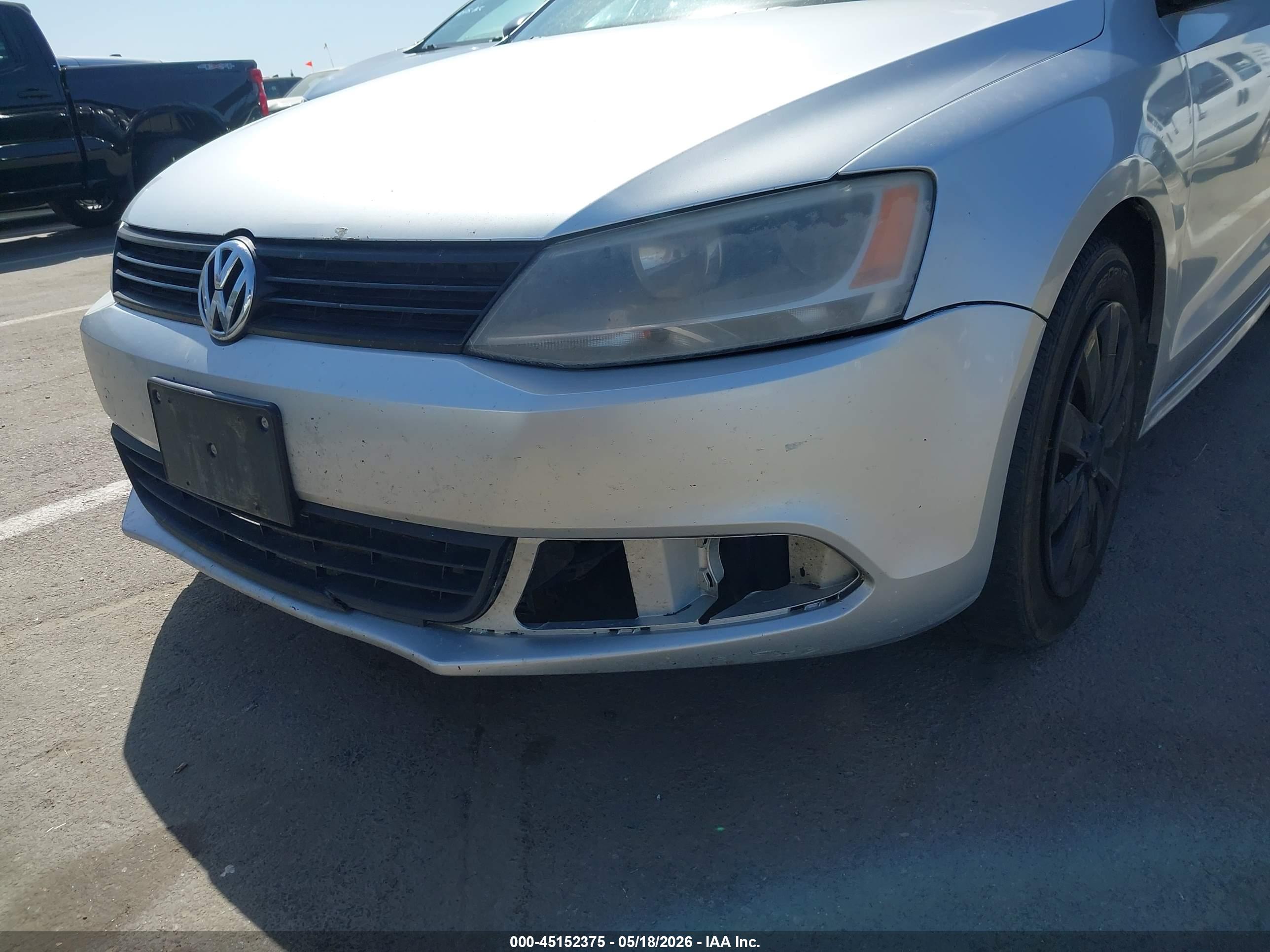 VOLKSWAGEN JETTA image 6