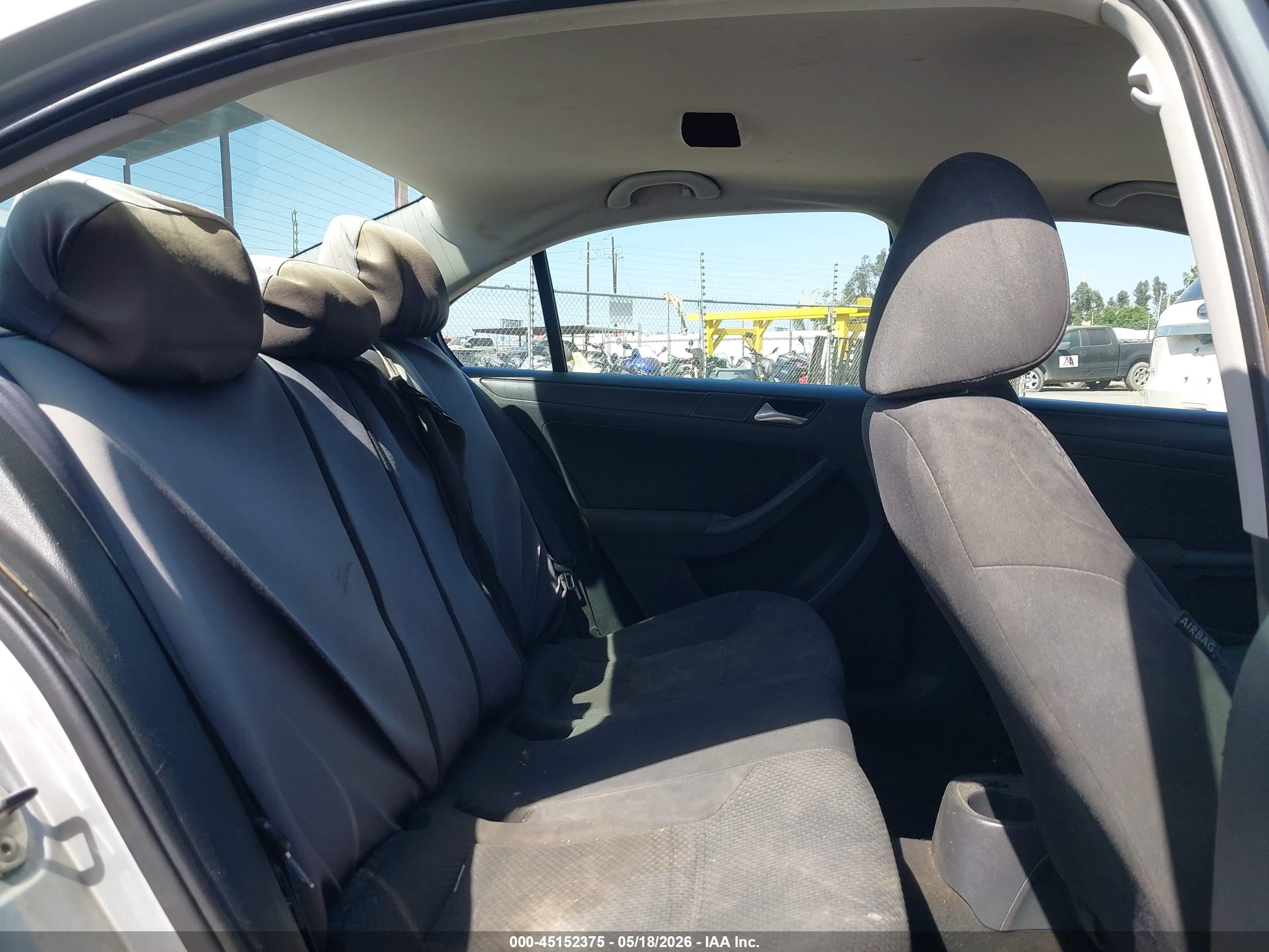 VOLKSWAGEN JETTA image 8