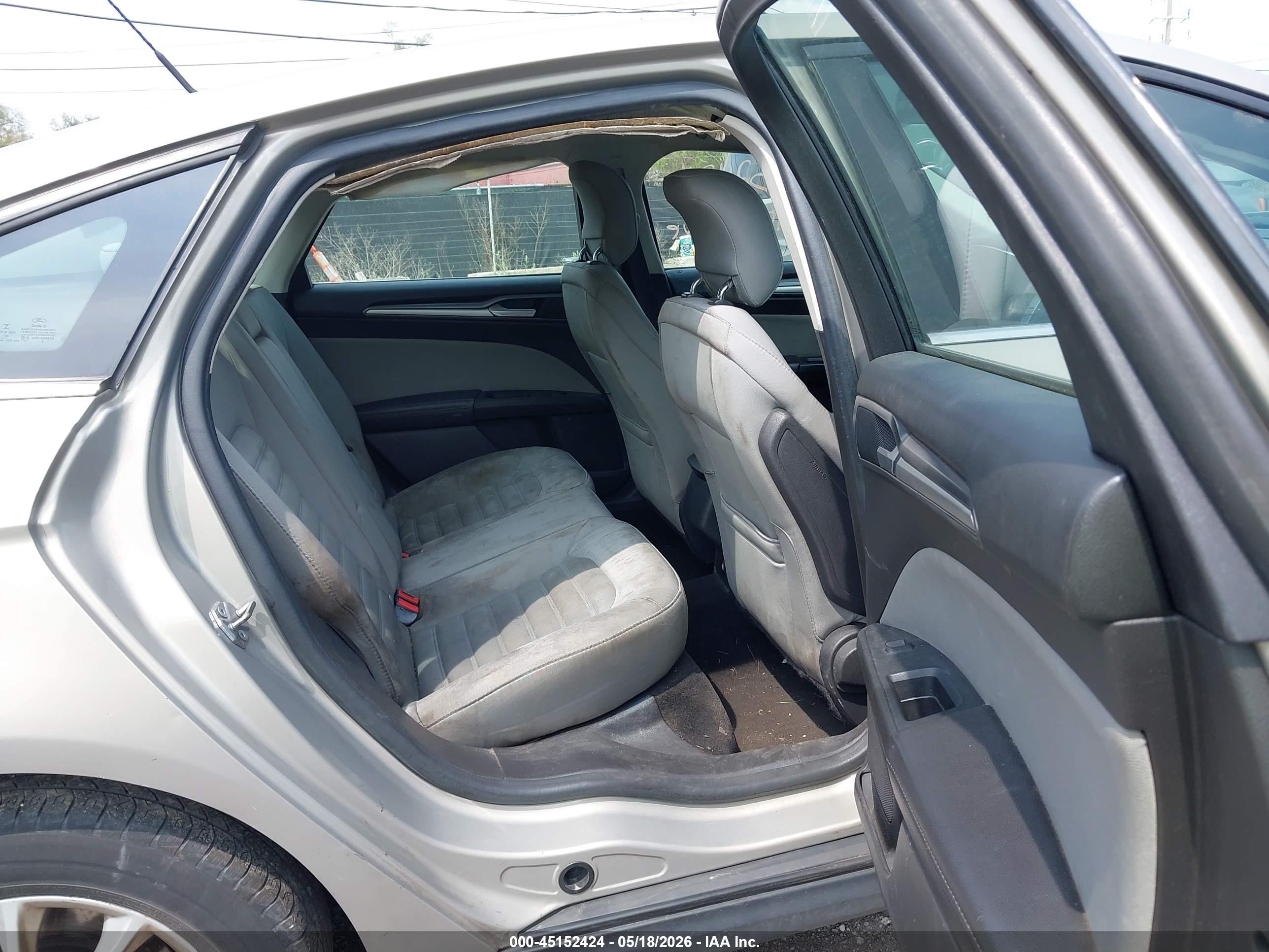 FORD FUSION image 8