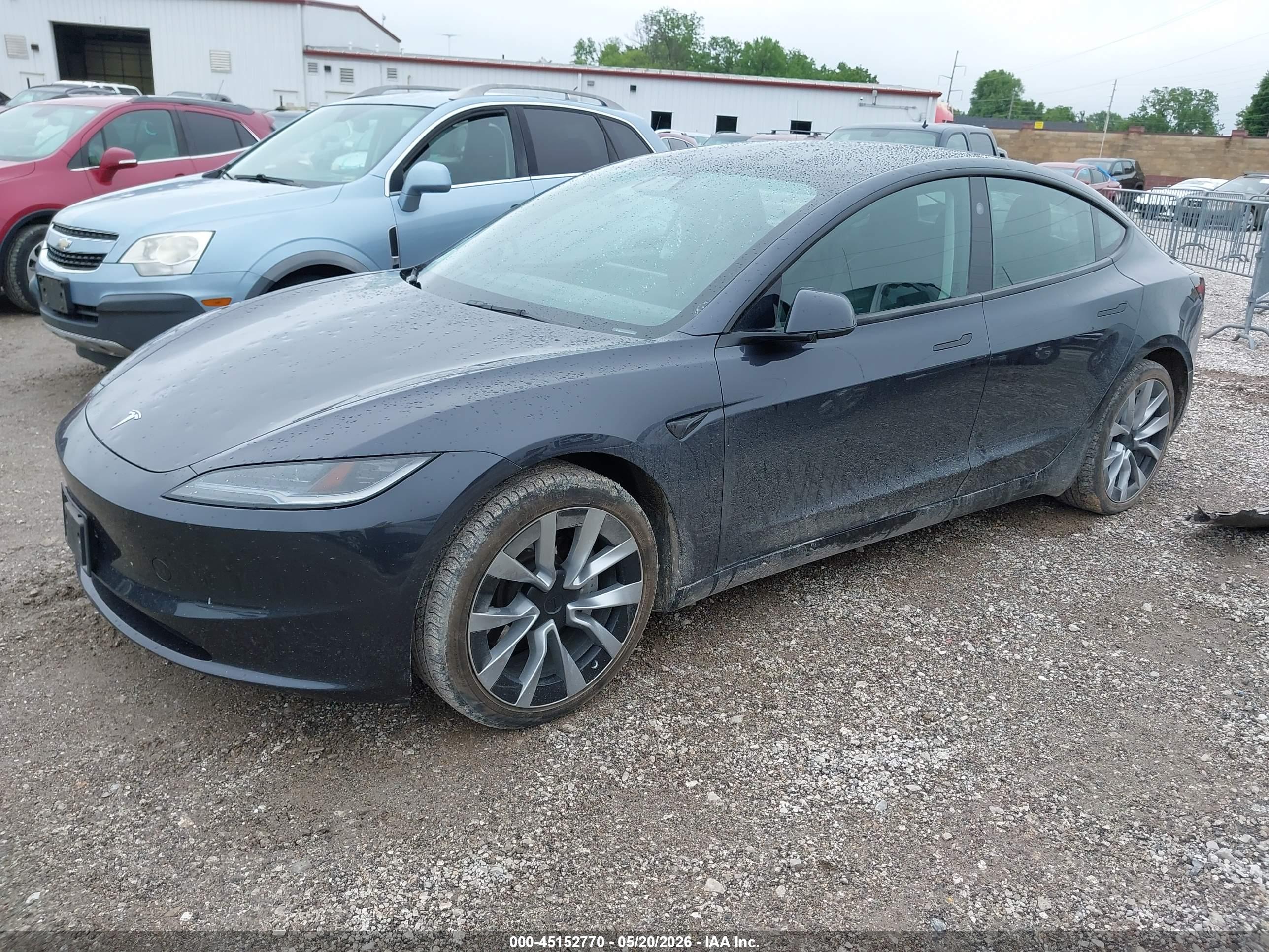 TESLA MODEL image 2