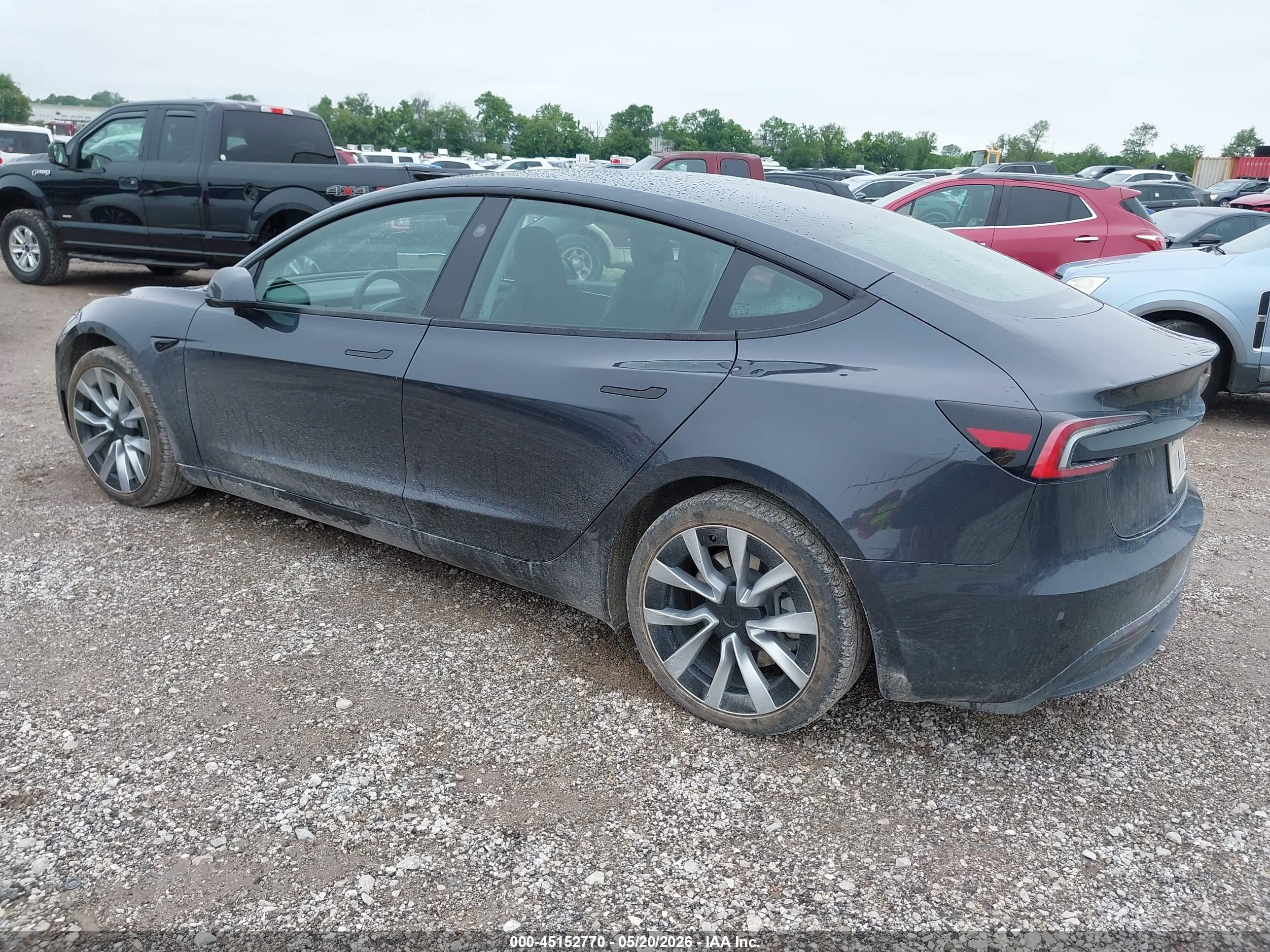 TESLA MODEL image 3