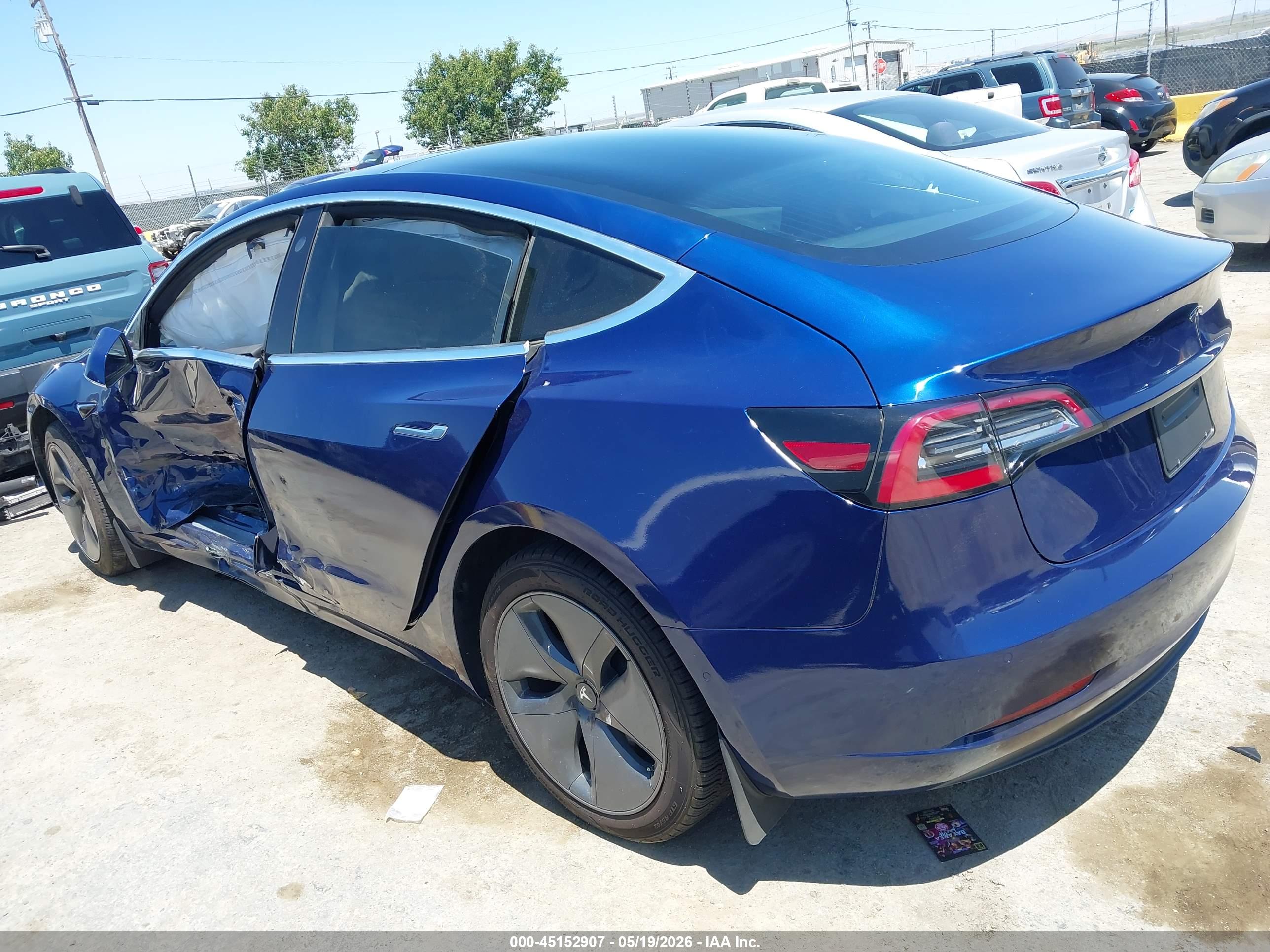 TESLA MODEL image 3
