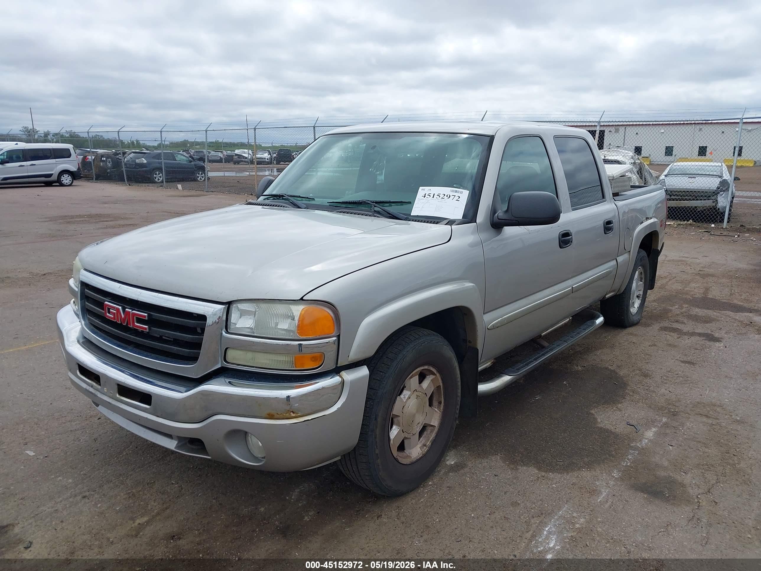 GMC SIERRA image 2