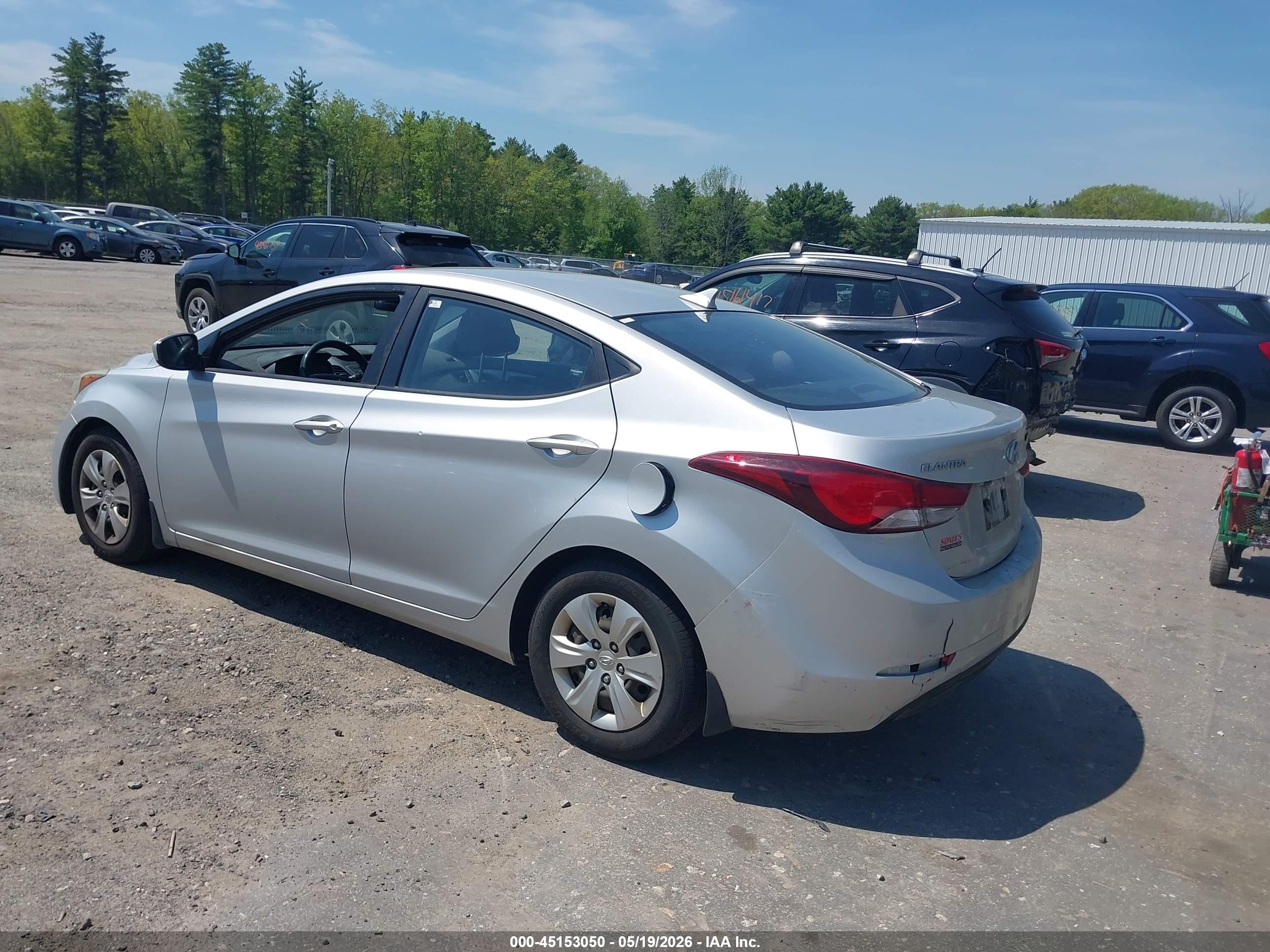 HYUNDAI ELANTRA image 3
