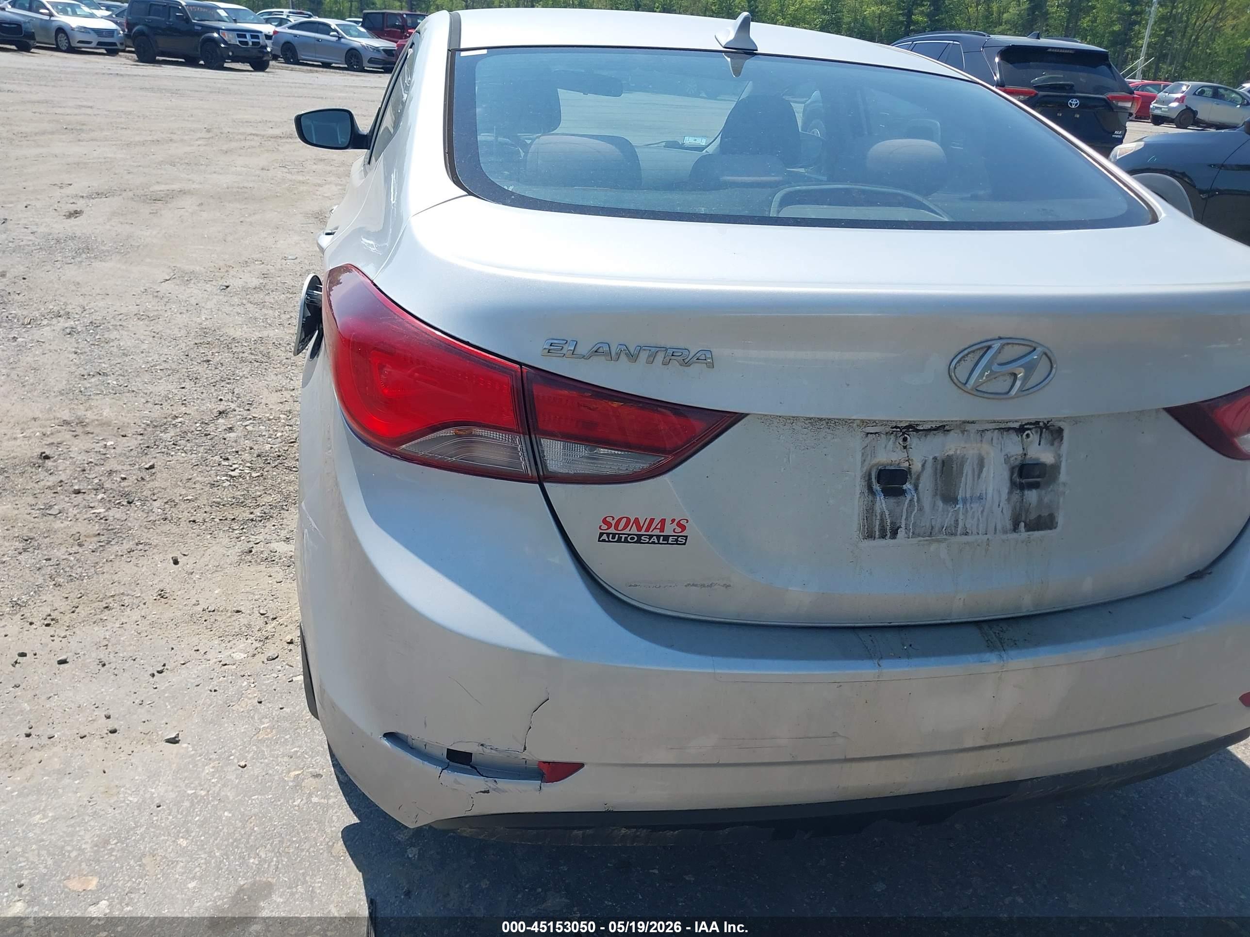 HYUNDAI ELANTRA image 6