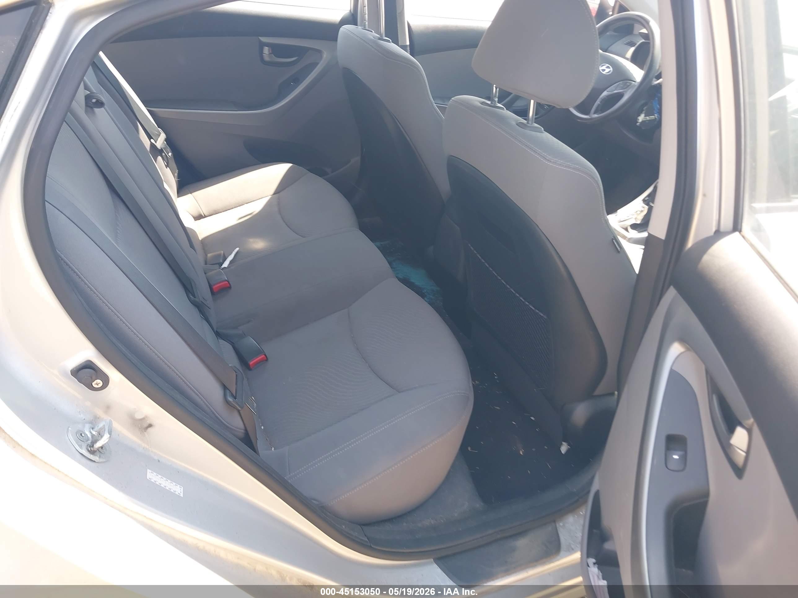 HYUNDAI ELANTRA image 8