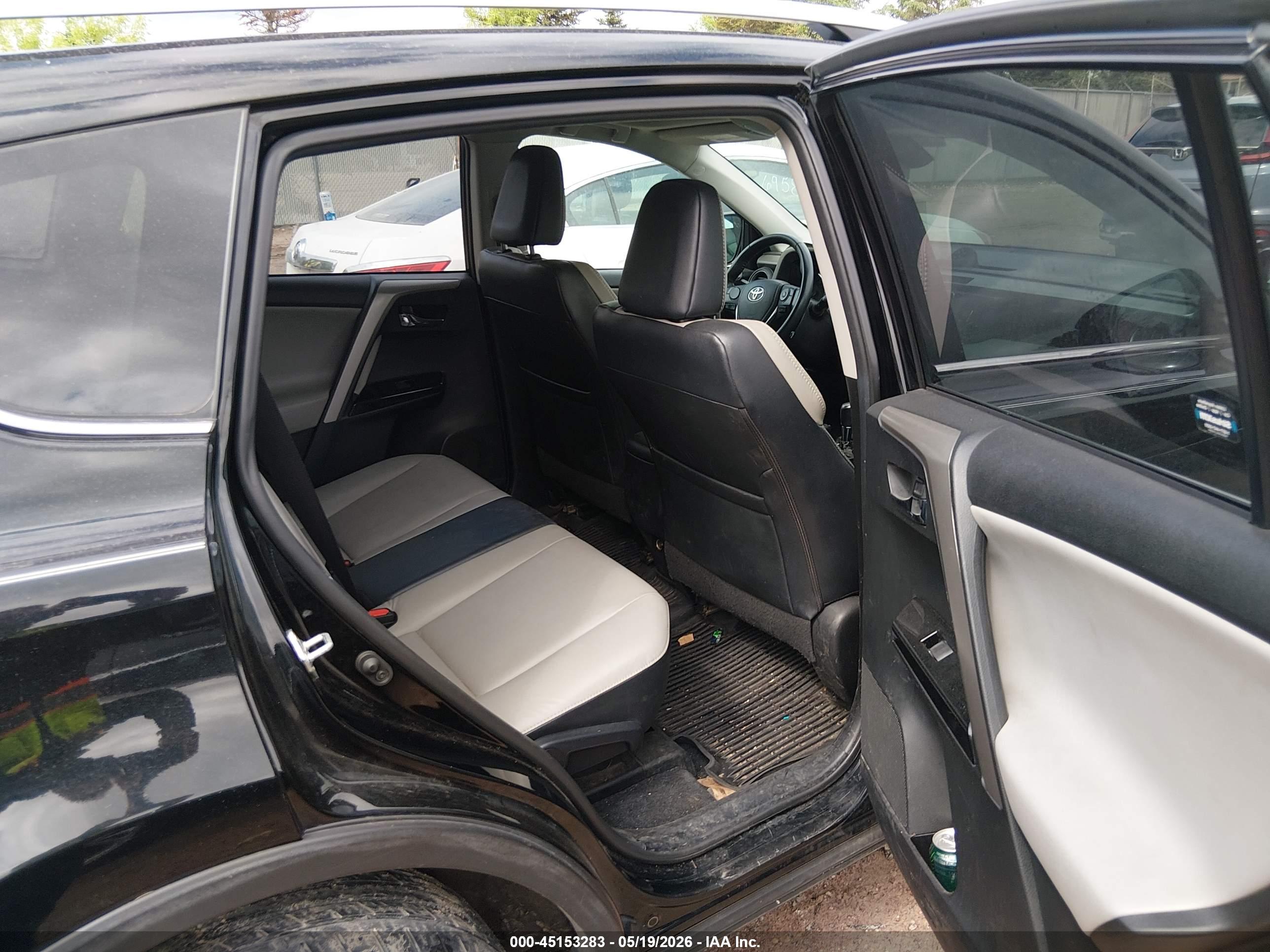 TOYOTA RAV4 image 8