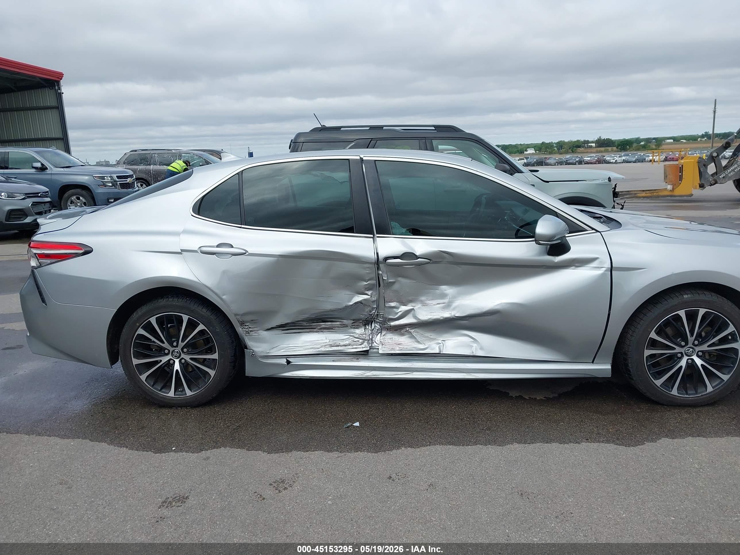 TOYOTA CAMRY image 6