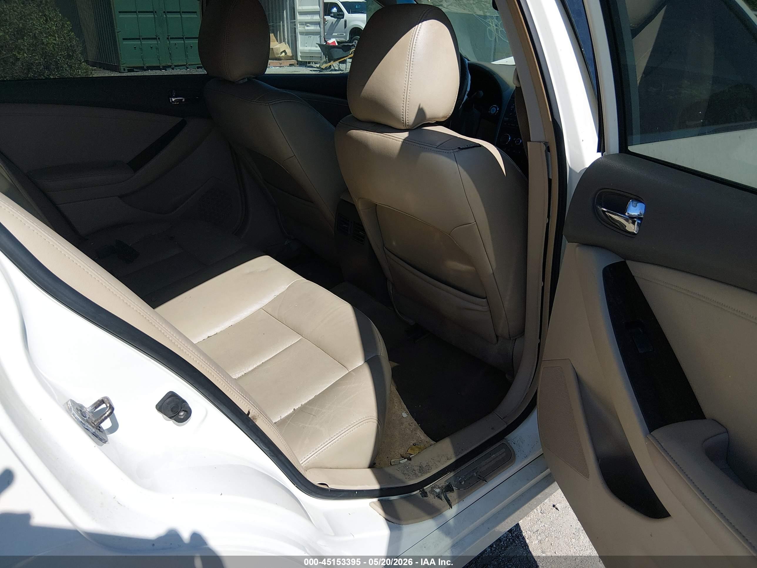 NISSAN ALTIMA image 8