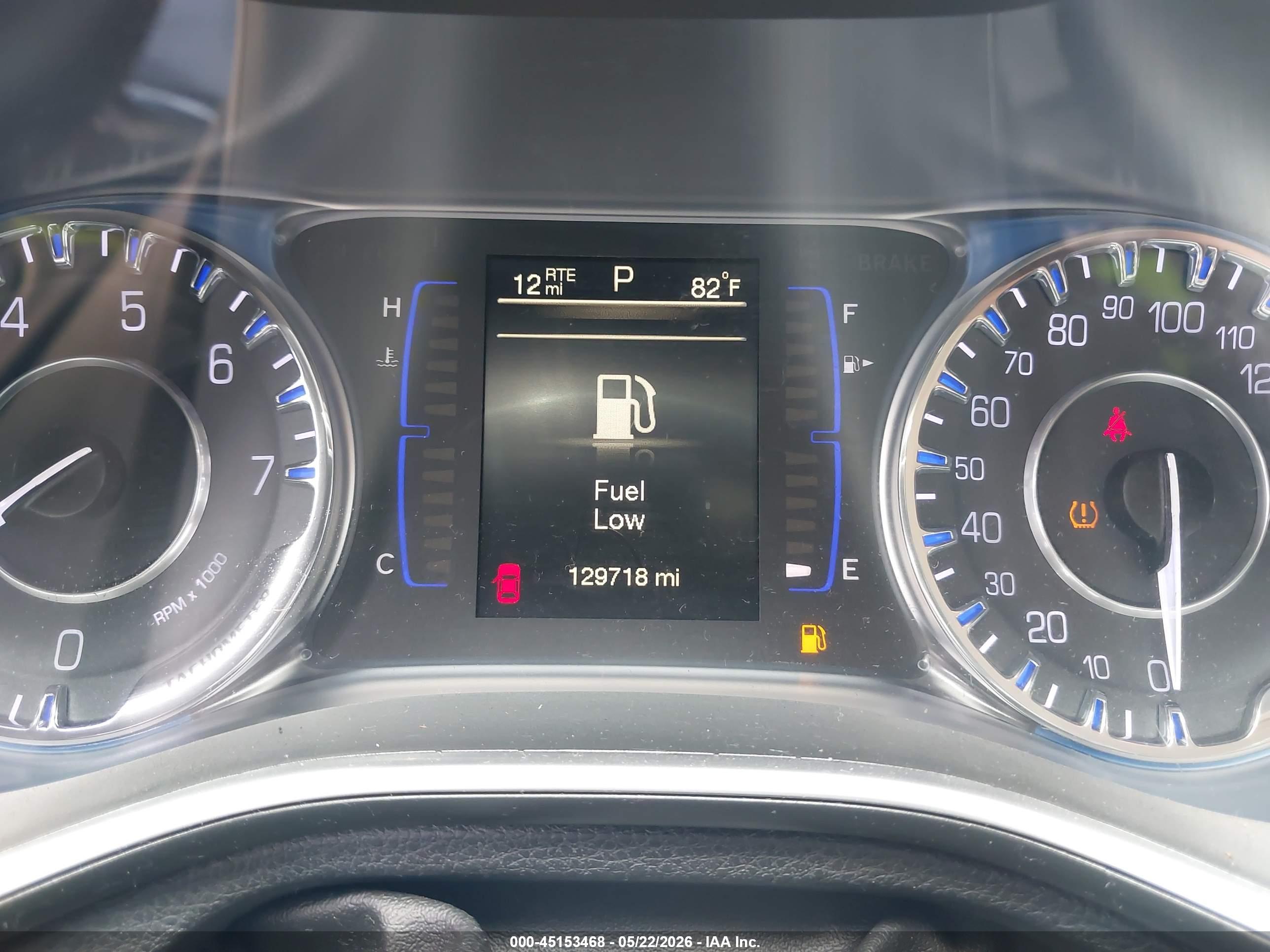 CHRYSLER 200 image 7