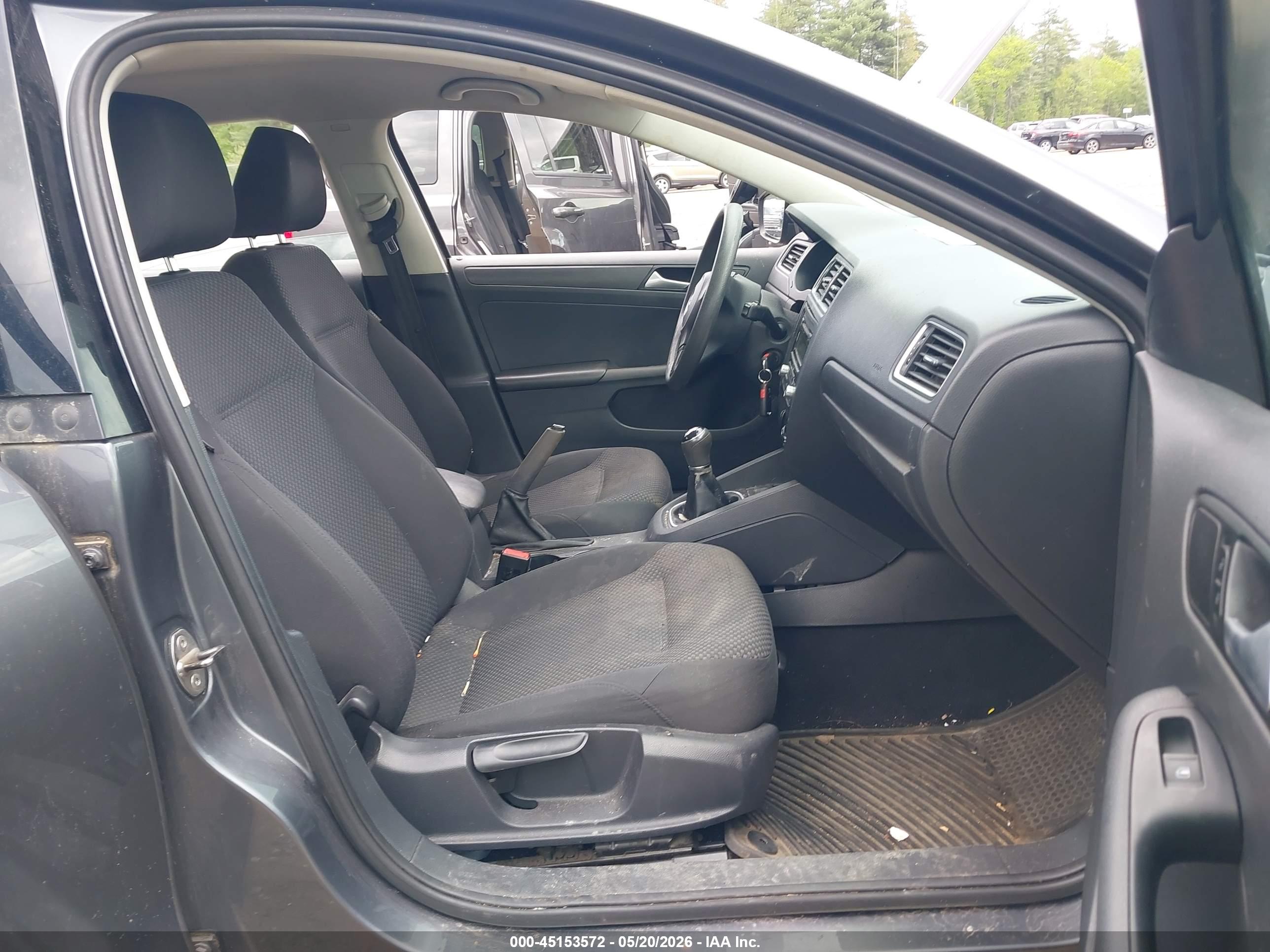VOLKSWAGEN JETTA image 5