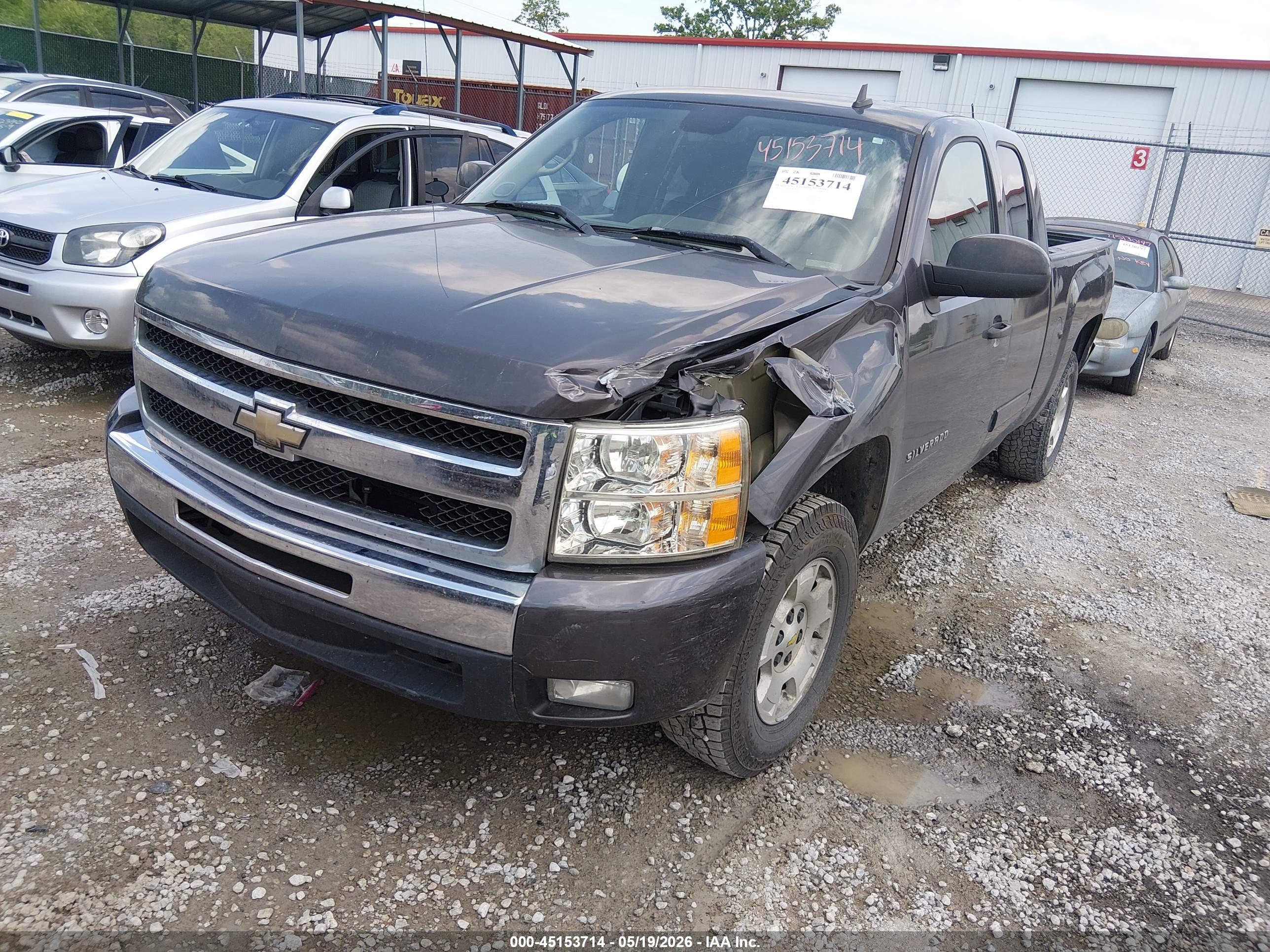 CHEVROLET SILVERADO image 2