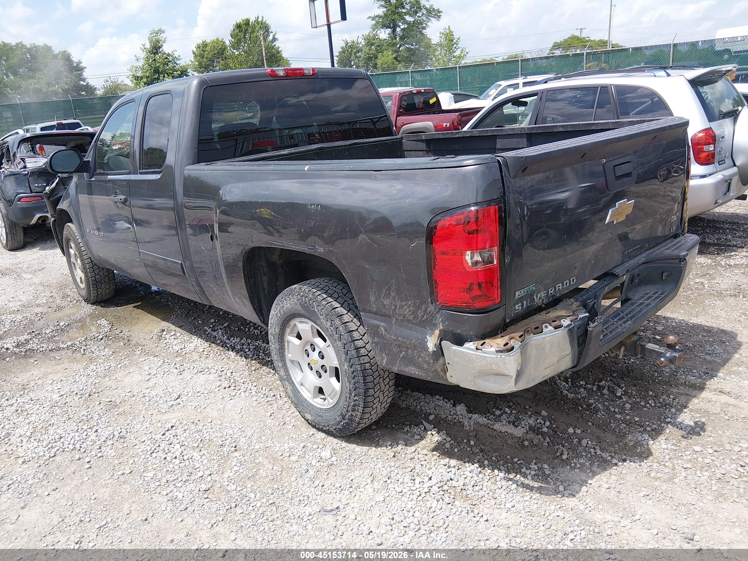 CHEVROLET SILVERADO image 3