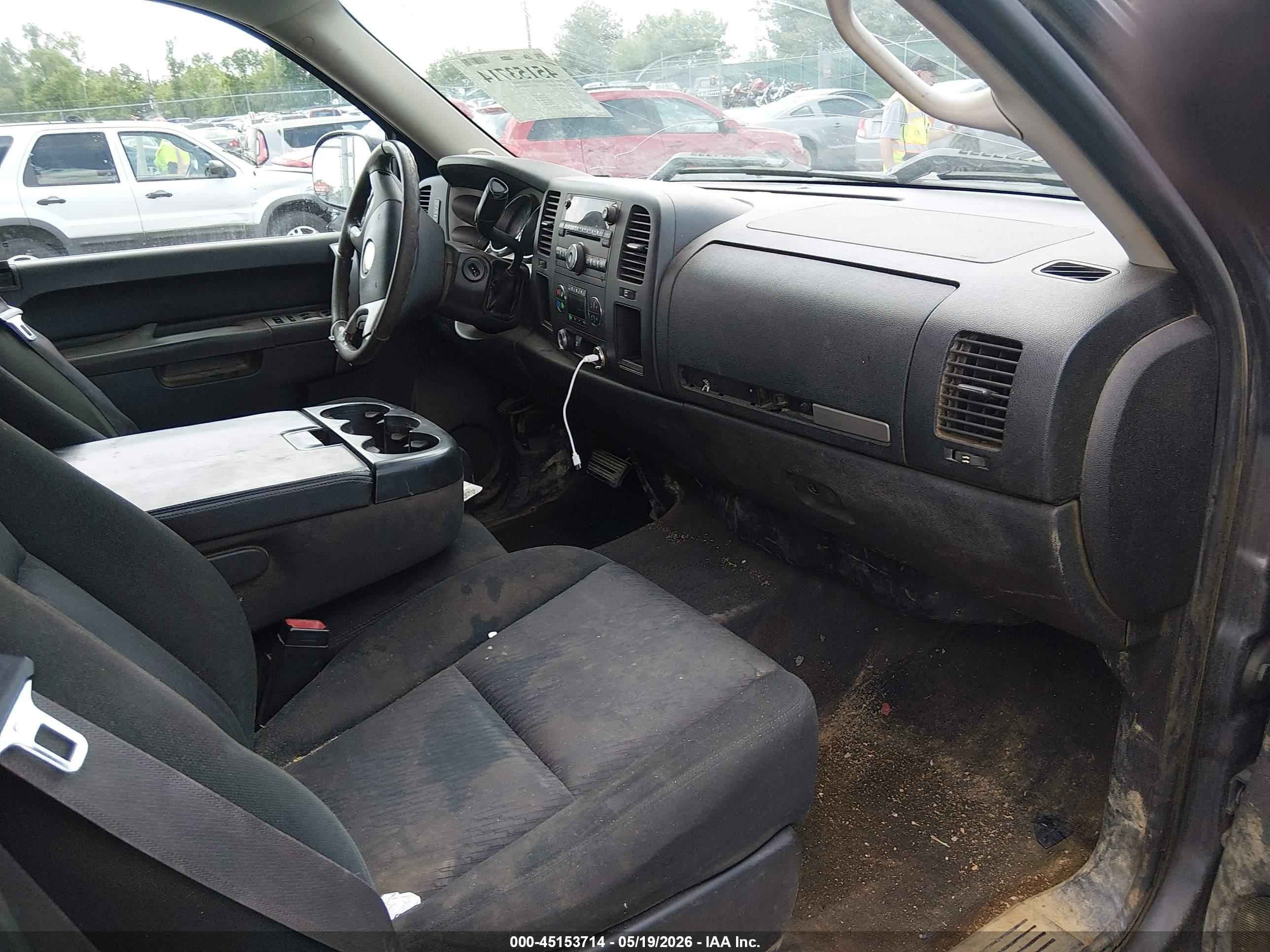 CHEVROLET SILVERADO image 5