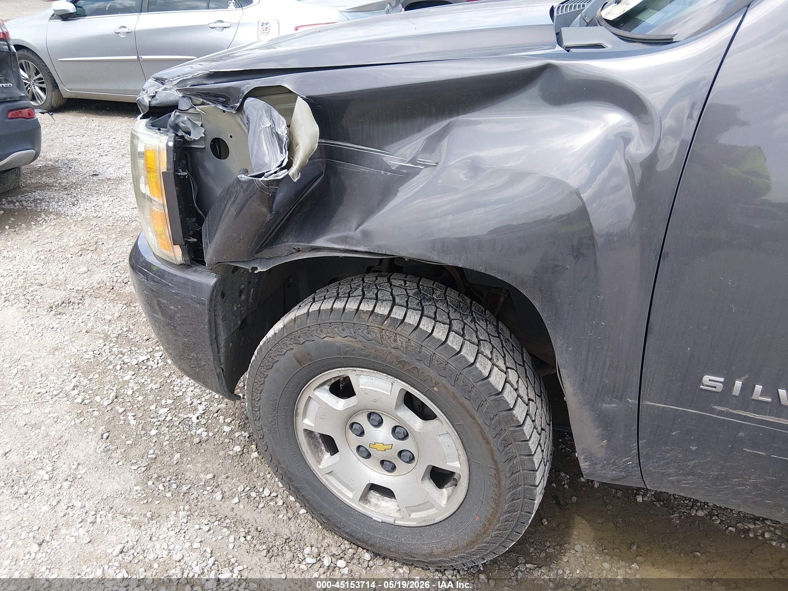 CHEVROLET SILVERADO image 6