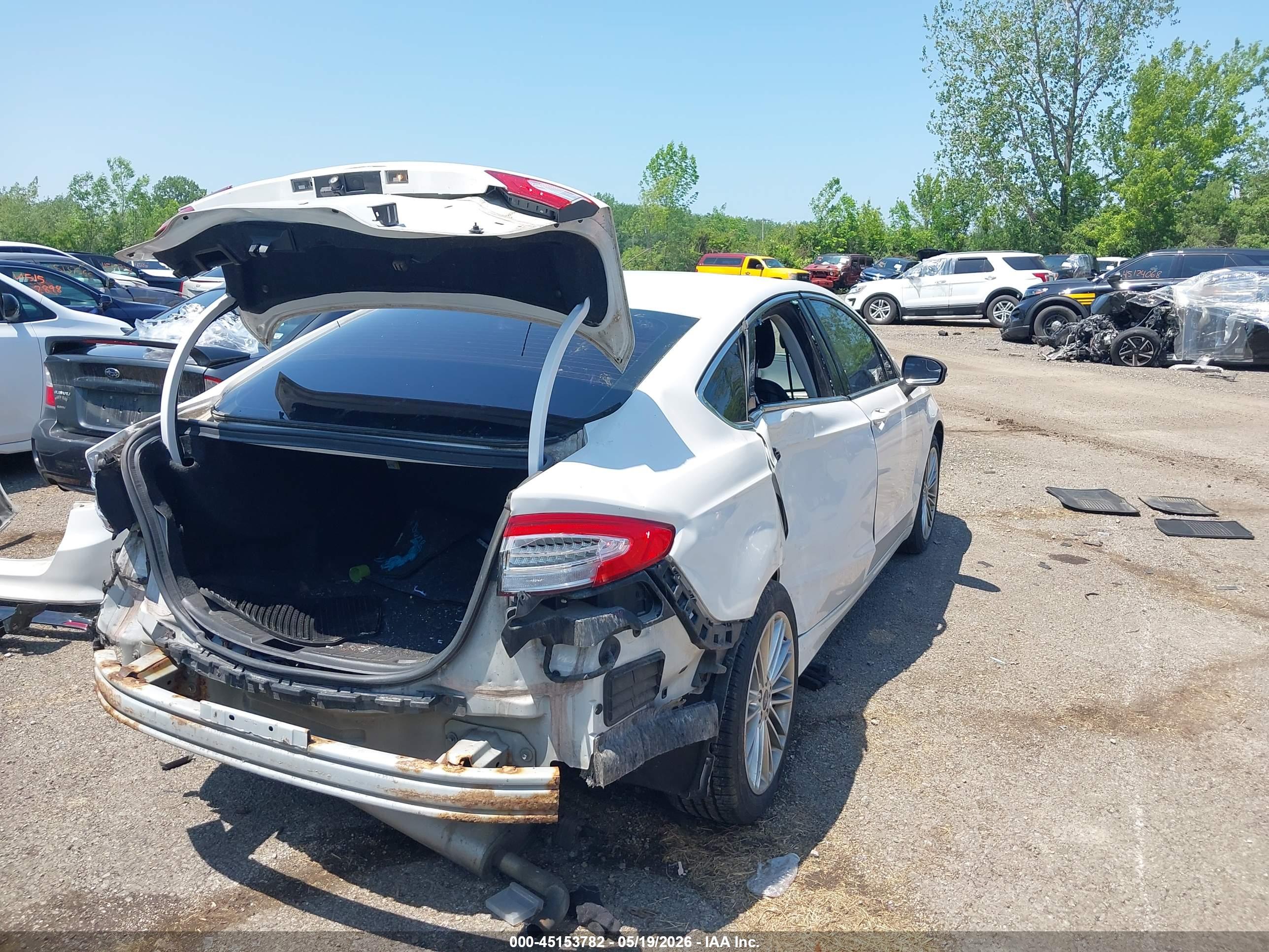FORD FUSION image 4