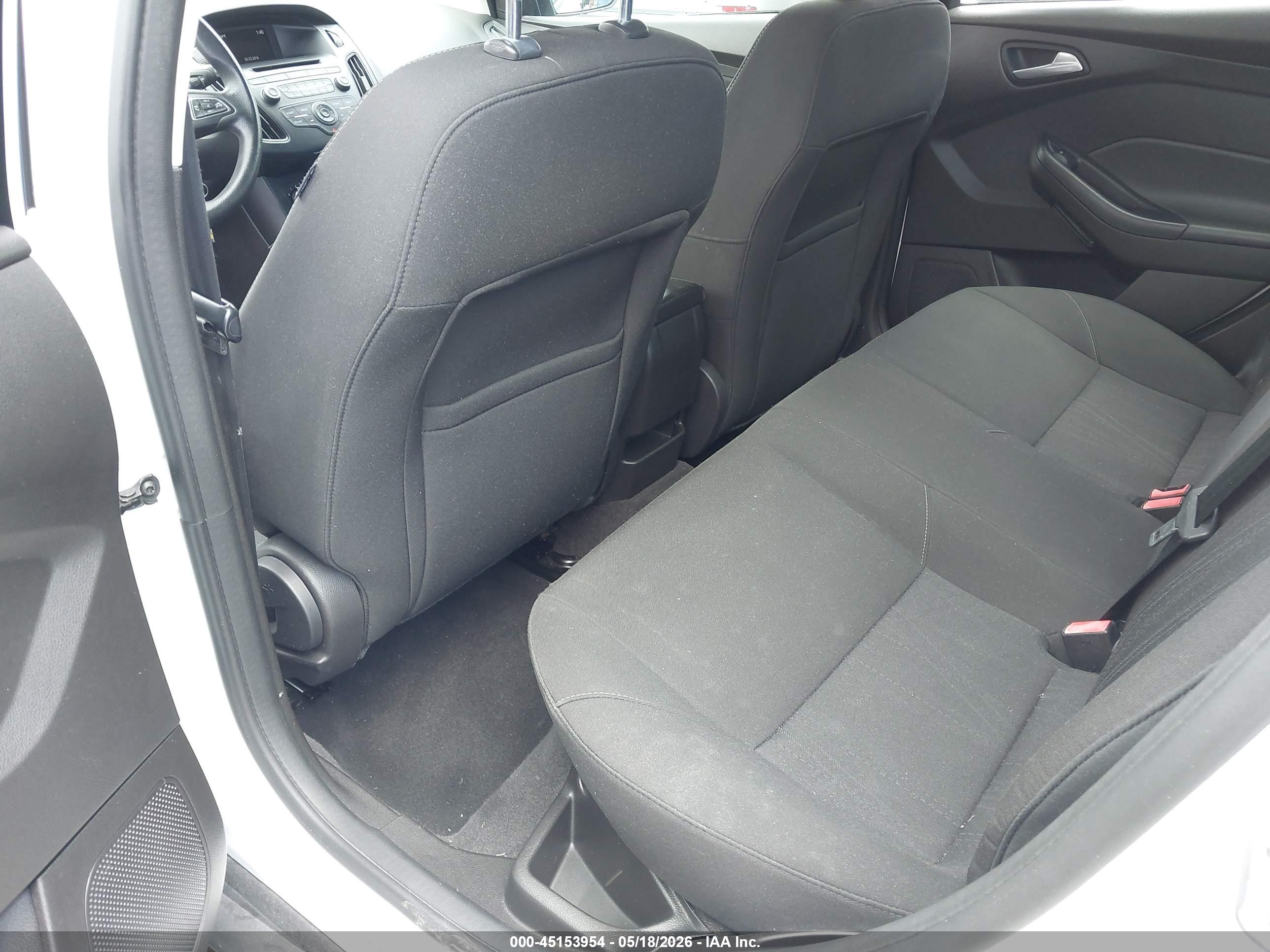 FORD FOCUS image 8