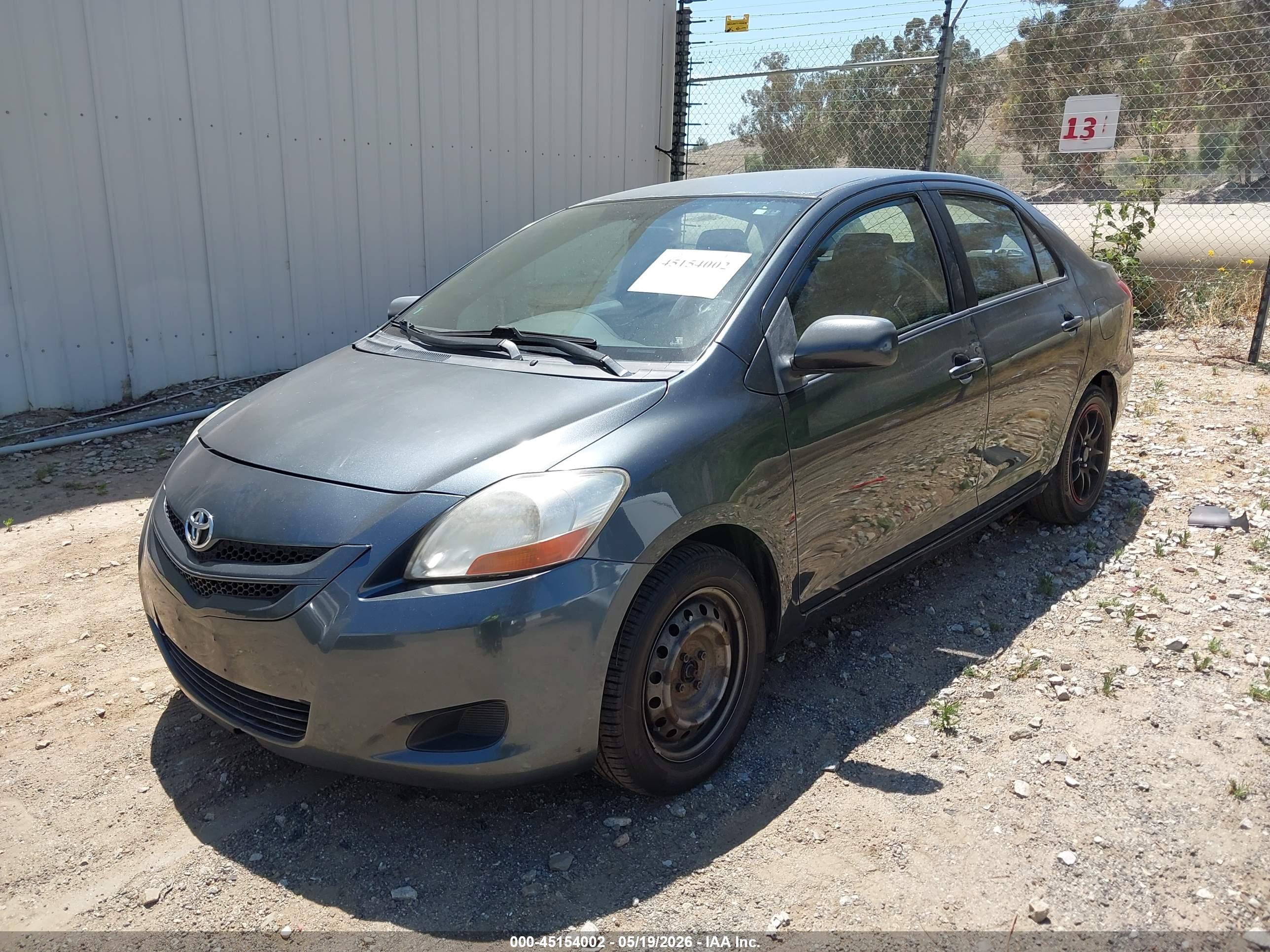 TOYOTA YARIS image 2