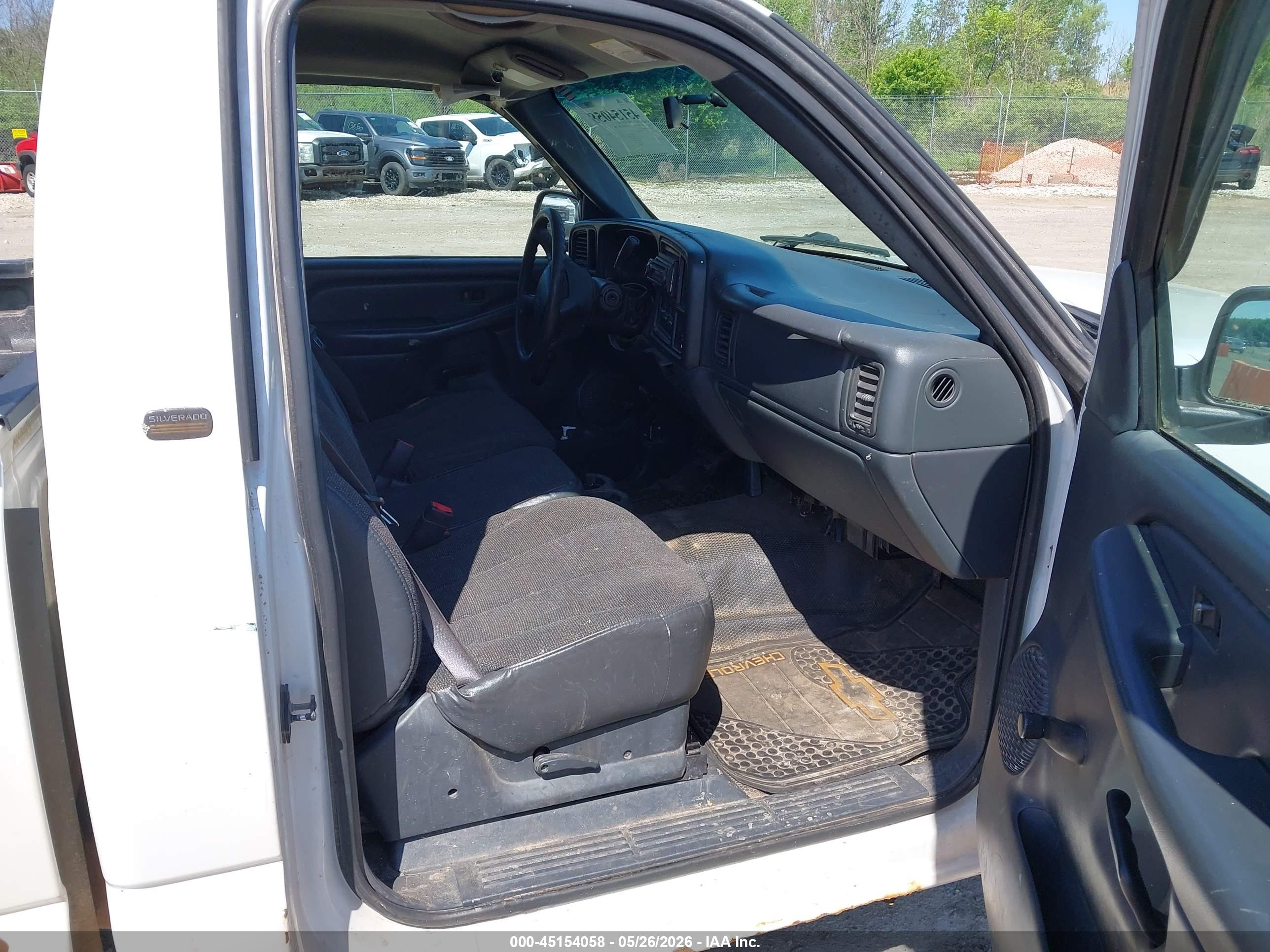 CHEVROLET SILVERADO image 5