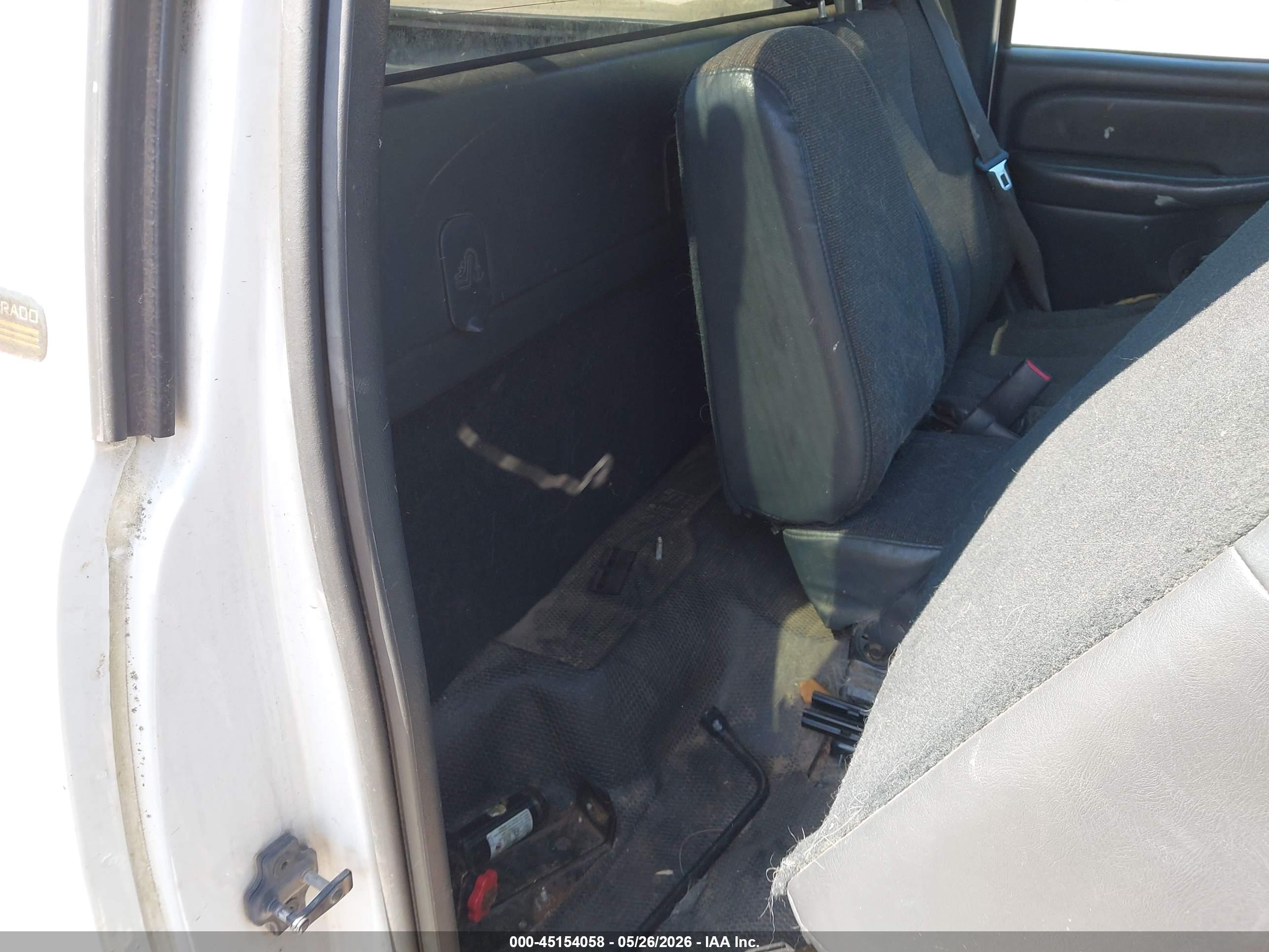 CHEVROLET SILVERADO image 8