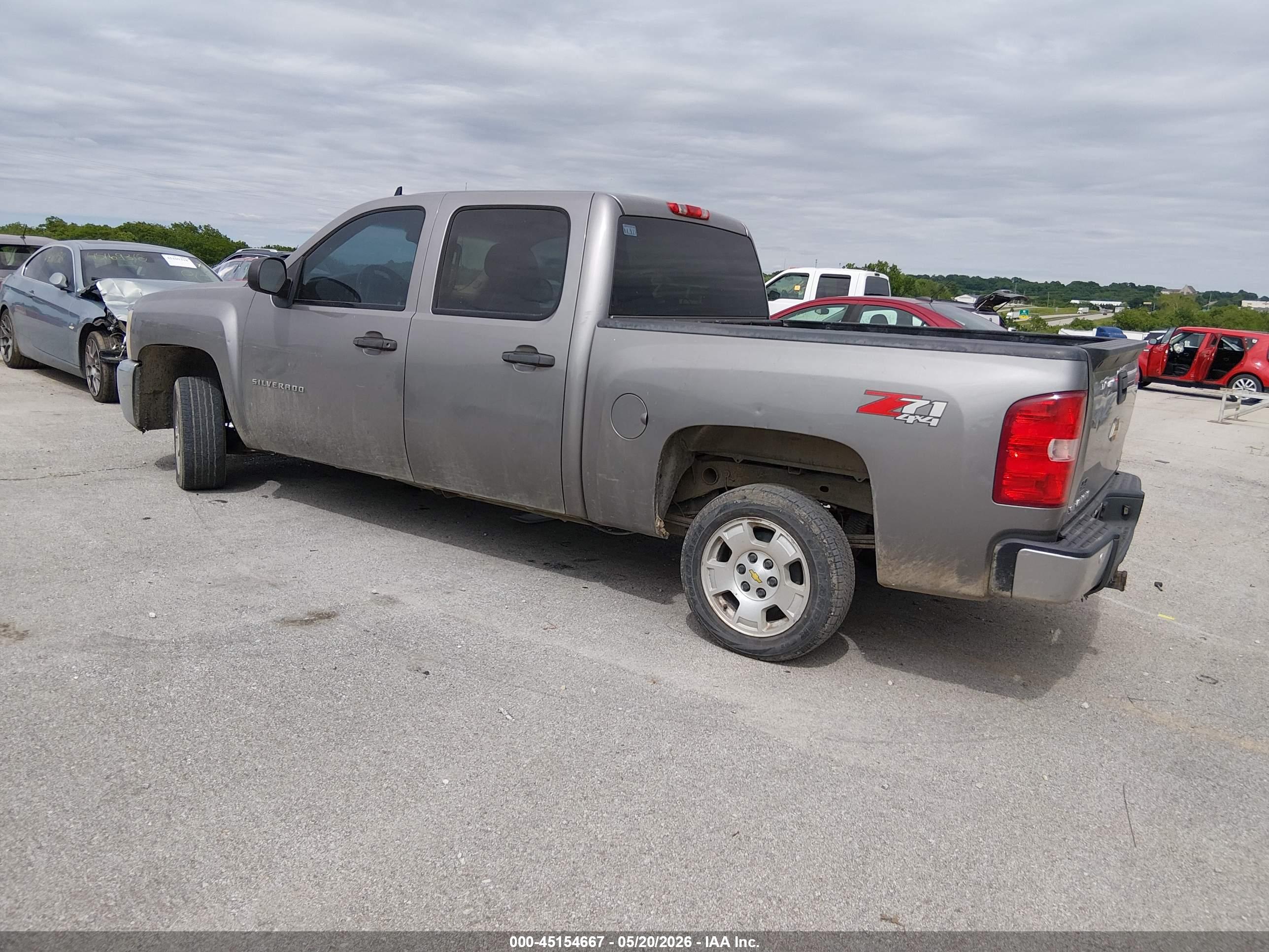 CHEVROLET SILVERADO image 3