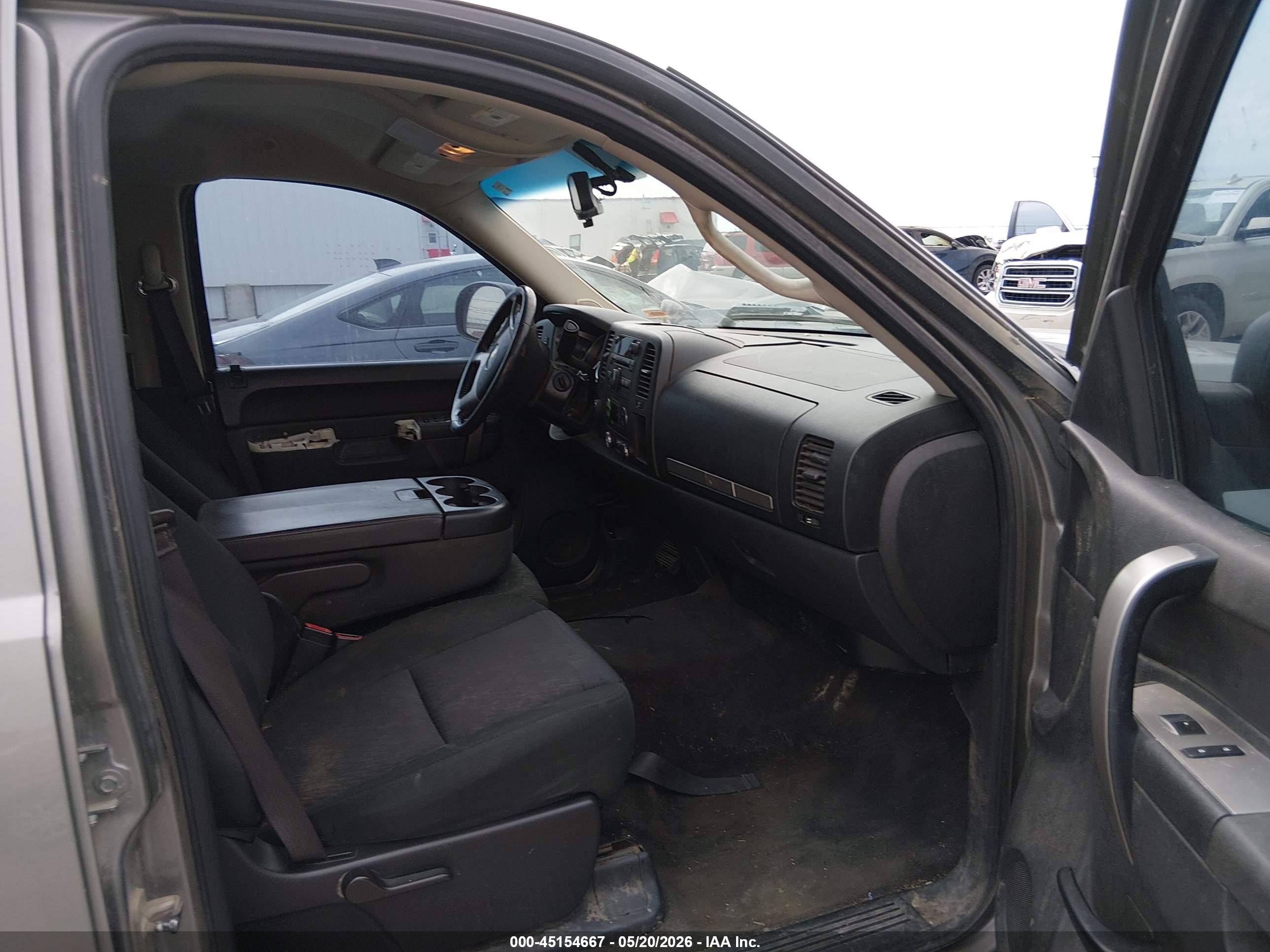 CHEVROLET SILVERADO image 5
